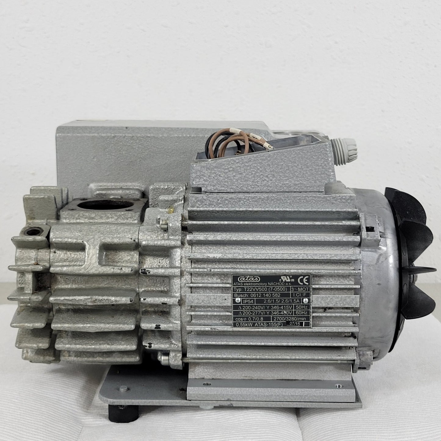 Busch R5 KB 0016 E 300 Vacuum Pump Industrial Rotary Vane 3-Phase Power Vac