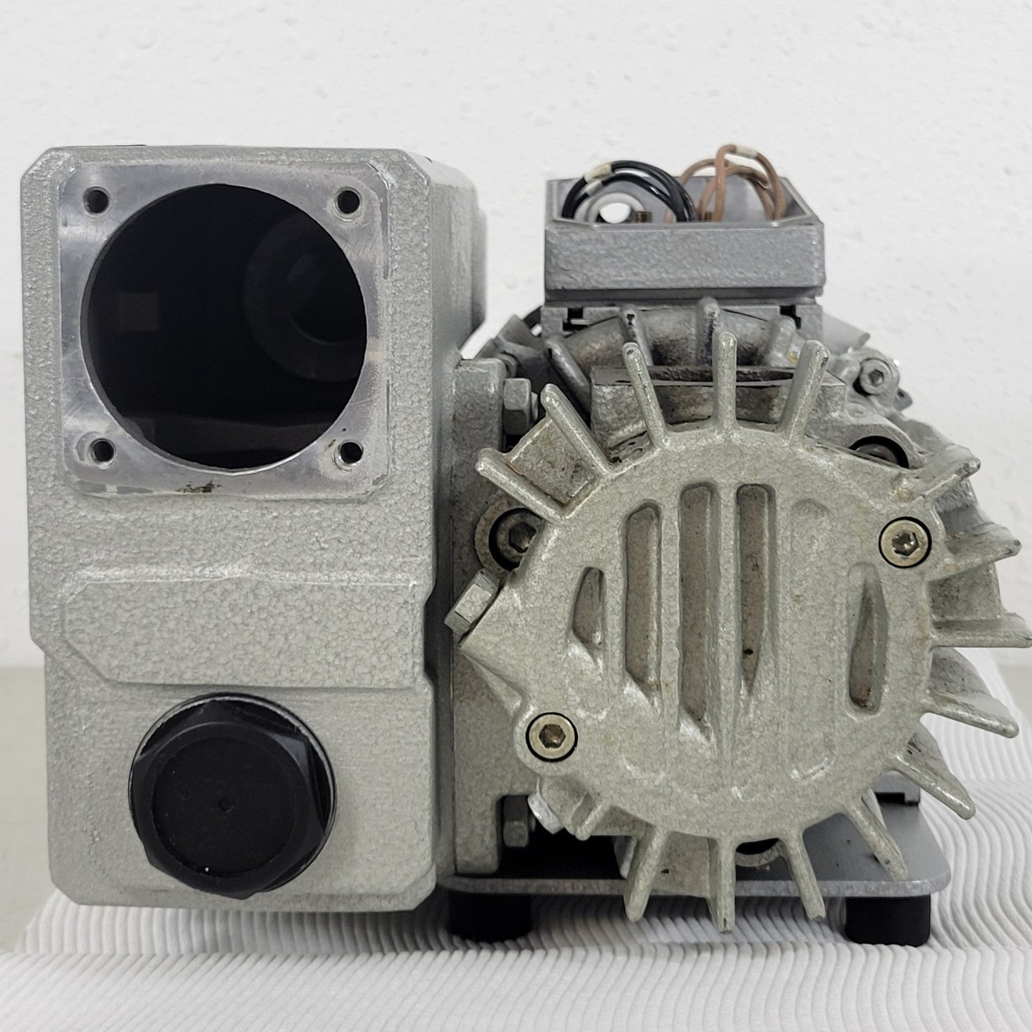 Busch R5 KB 0016 E 300 Vacuum Pump Industrial Rotary Vane 3-Phase Power Vac