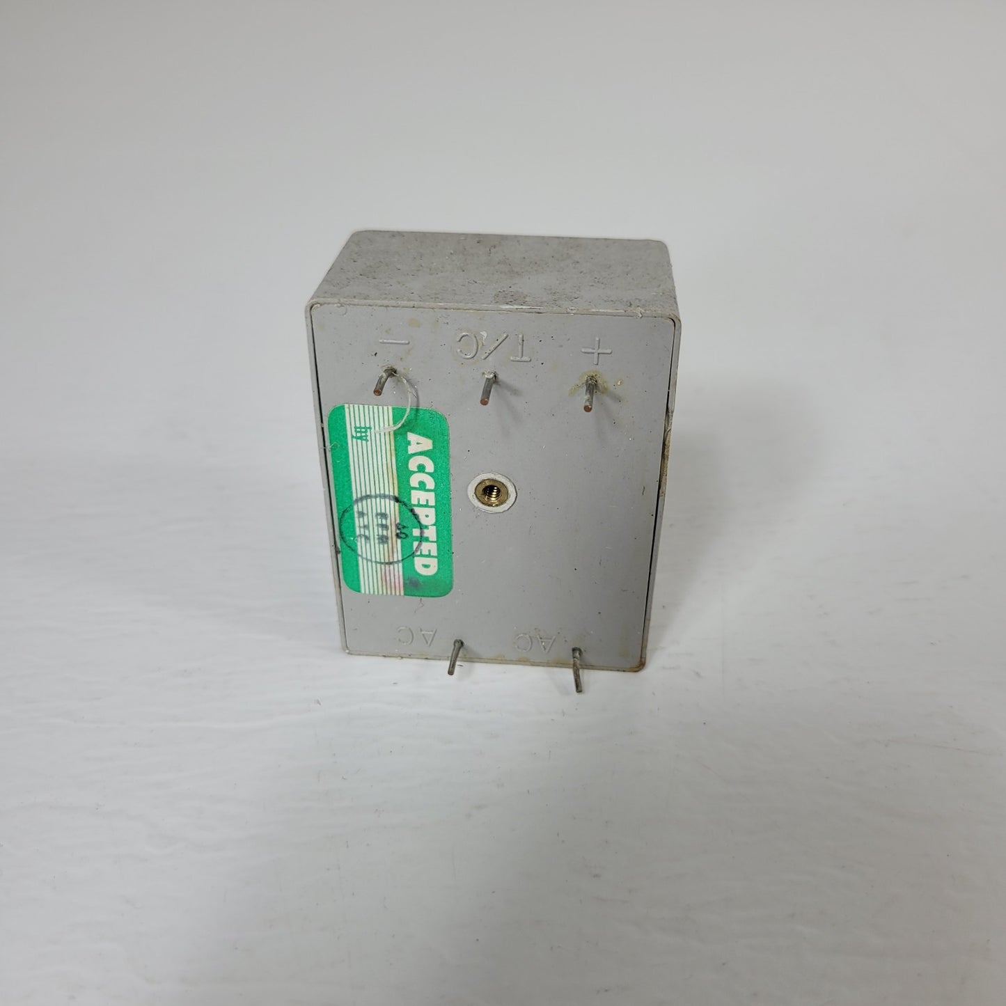 Amphenol 279-D15-03 Regulated DC Power Supply Through Hole AC to DC Converter