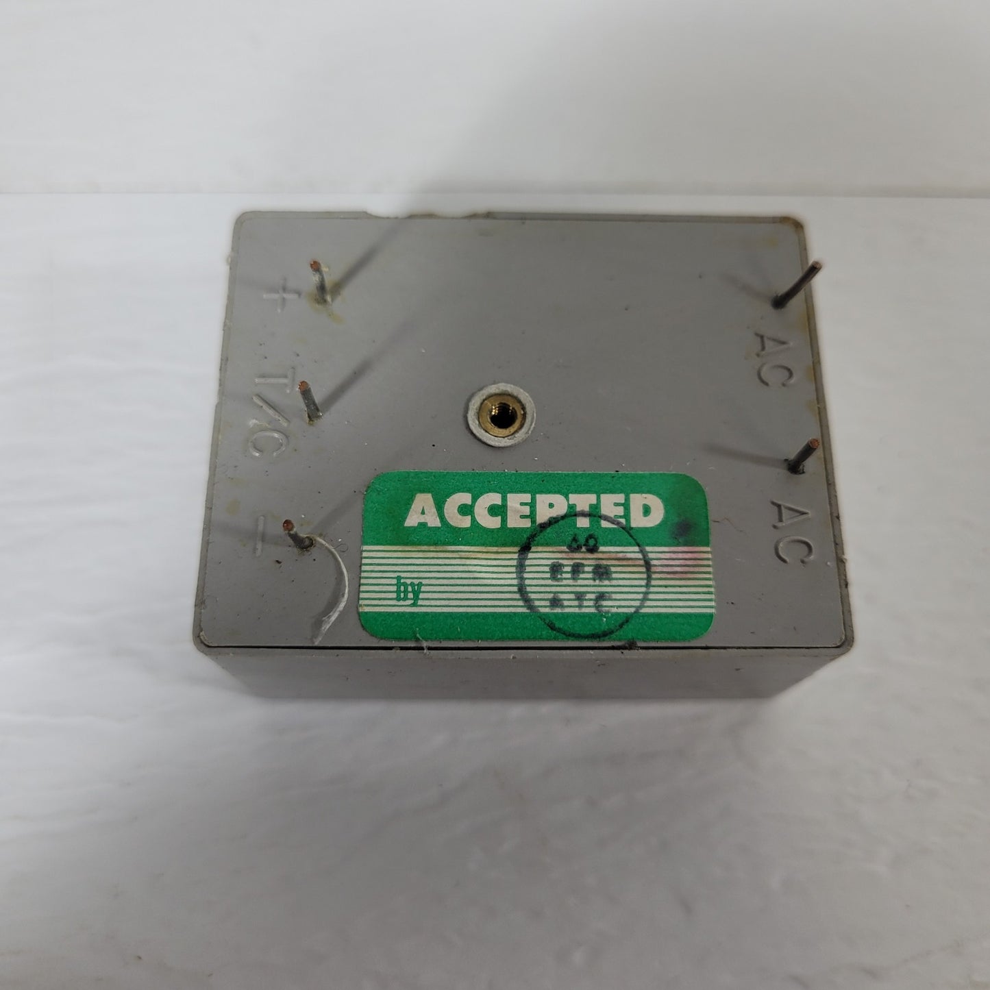 Amphenol 279-D15-03 Regulated DC Power Supply Through Hole AC to DC Converter