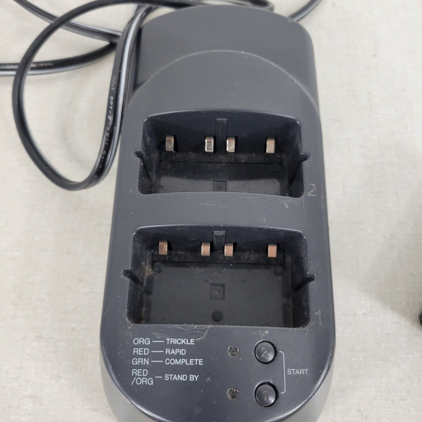 Kenwood Rapid Charger KSC-14 Nickel-Cadmium Battery Dock with 1 KNB-12A Battery