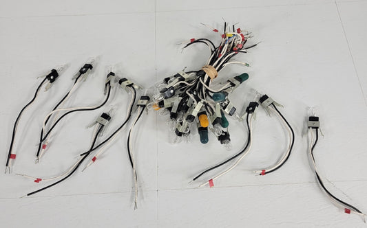 Lot of 35 Christiana CIC9000 Wedge Socket 3829 Bulbs 194 Bulbs 0.15x0.36in Slot