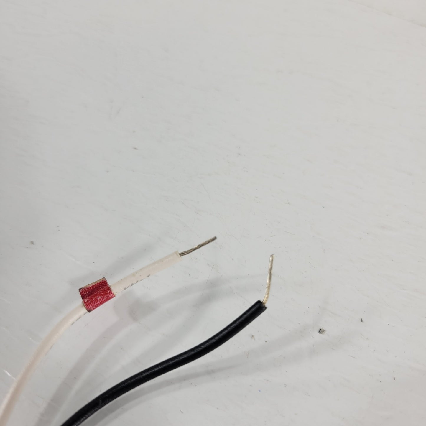 Lot of 35 Christiana CIC9000 Wedge Socket 3829 Bulbs 194 Bulbs 0.15x0.36in Slot