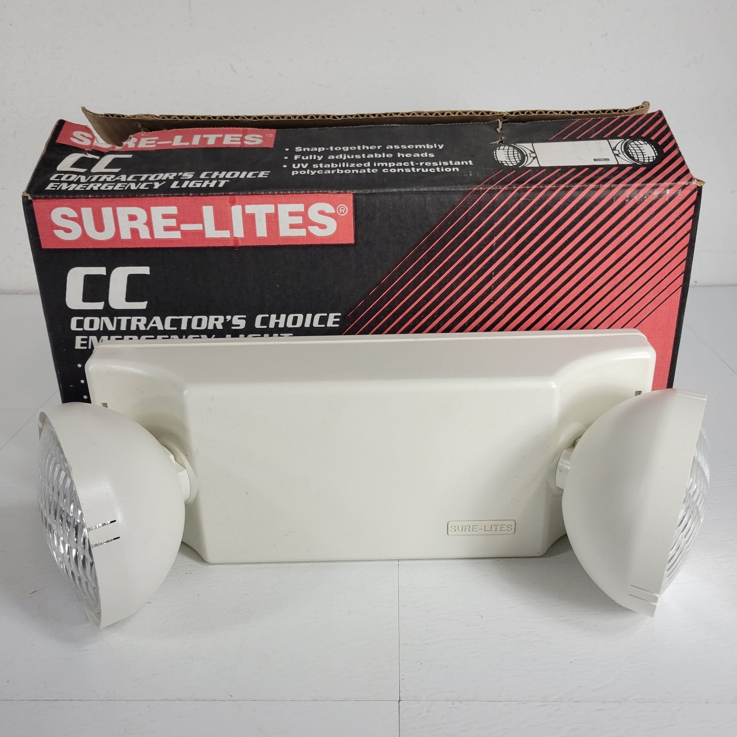 Cooper Sure-Lites CC3WH Emergency Light Fully Adjustable Heads Impact Resistant