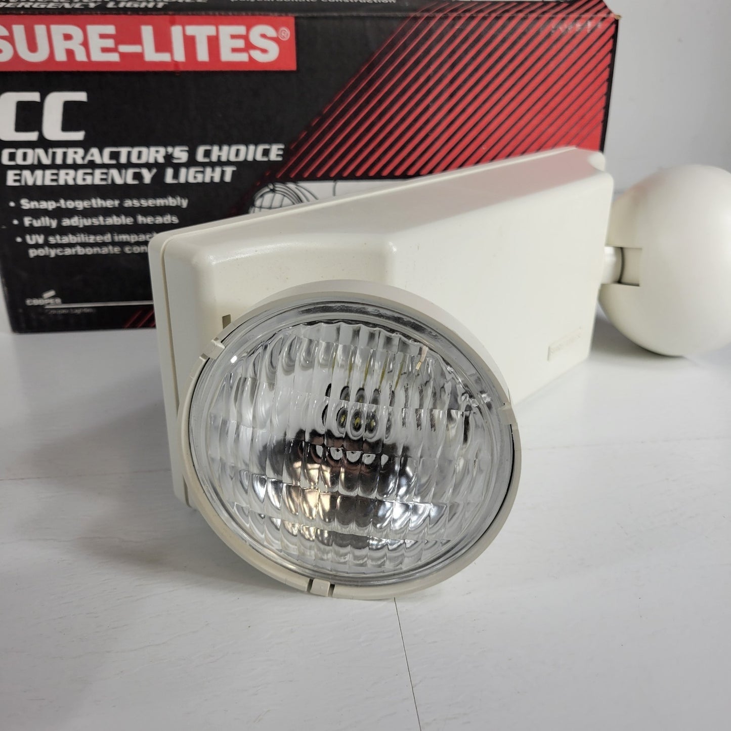 Cooper Sure-Lites CC3WH Emergency Light Fully Adjustable Heads Impact Resistant