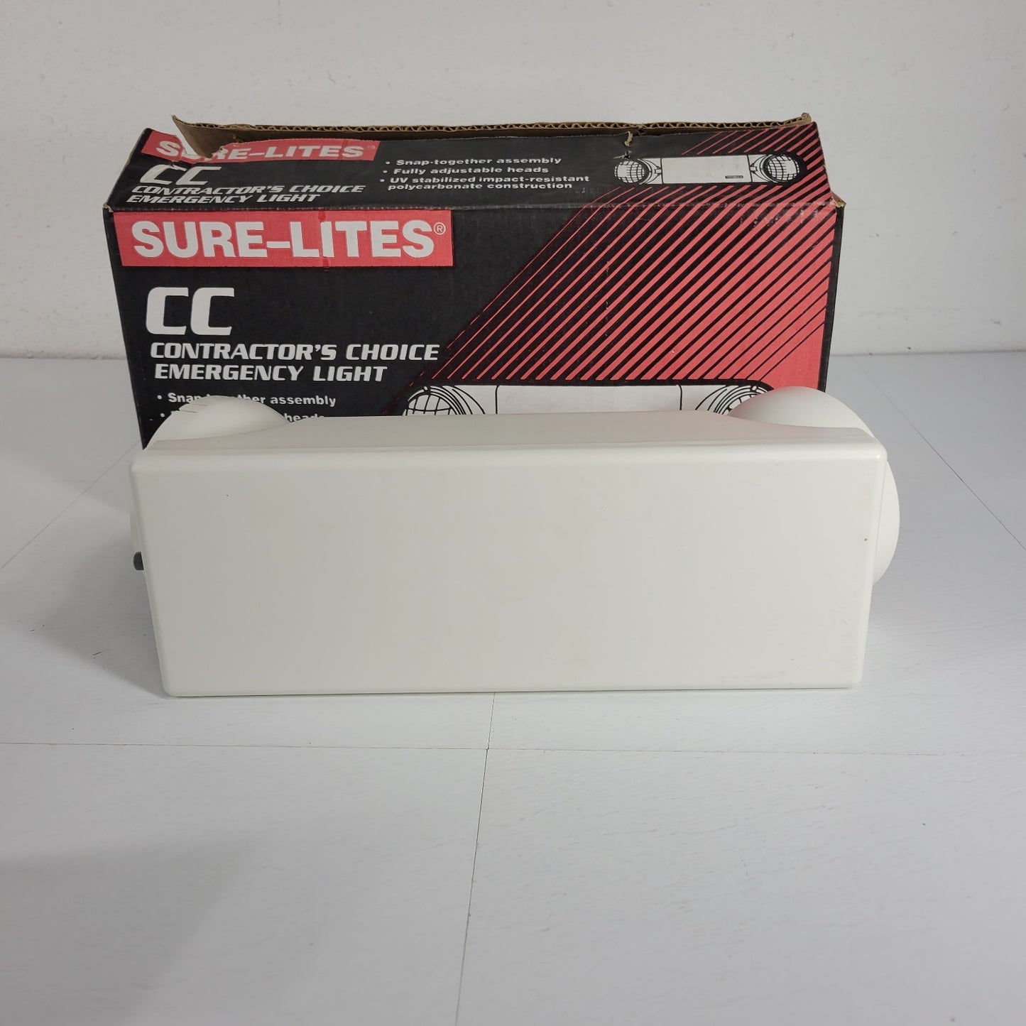 Cooper Sure-Lites CC3WH Emergency Light Fully Adjustable Heads Impact Resistant