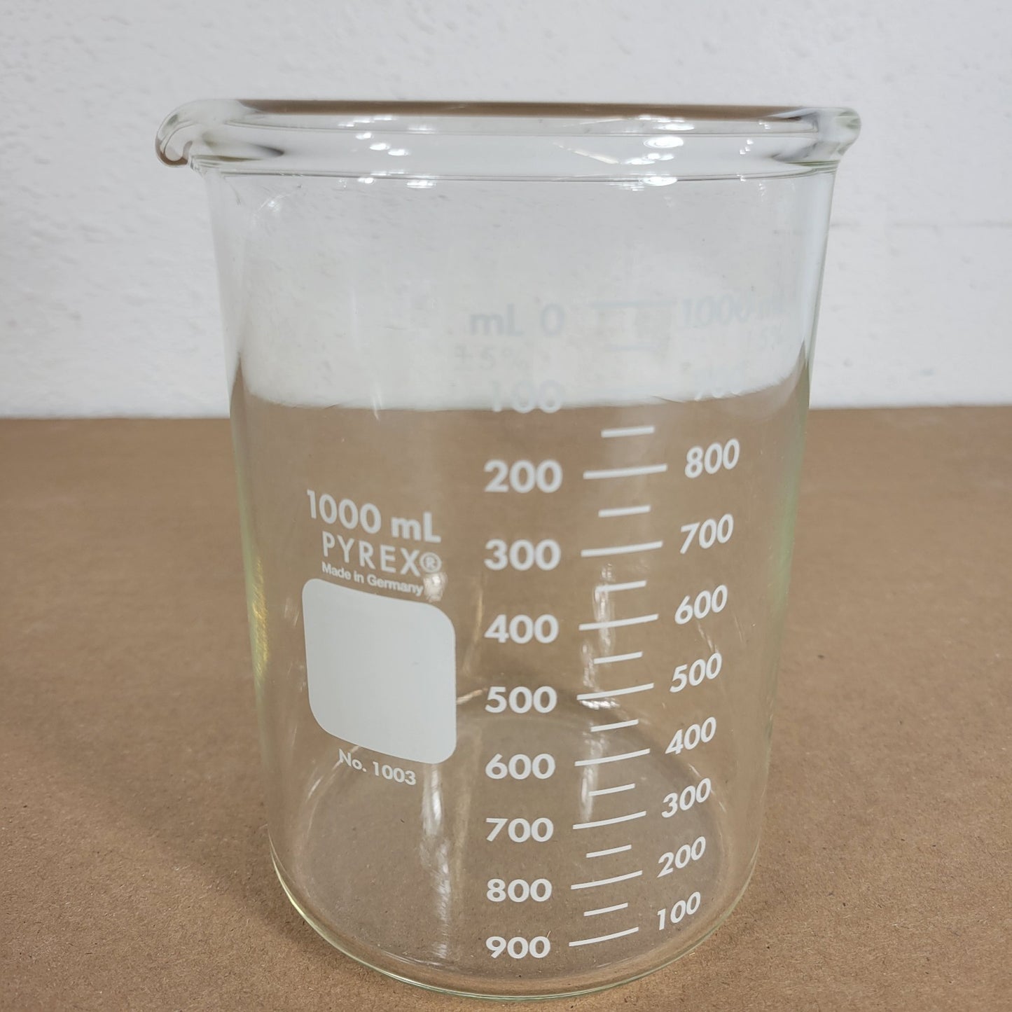 1000 mL Pyrex Heavy Duty Griffin Beaker 1003-1L Graduated
