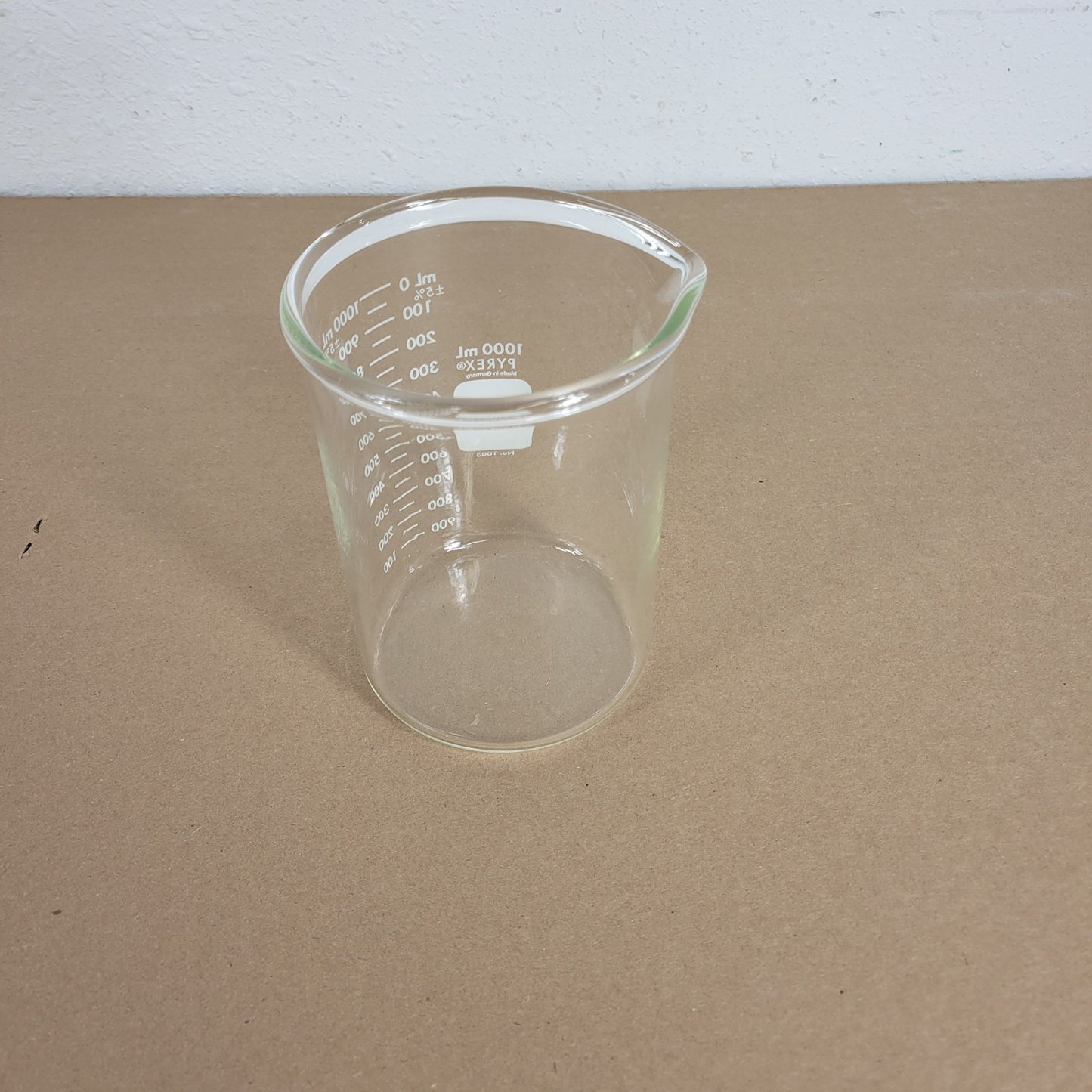 1000 mL Pyrex Heavy Duty Griffin Beaker 1003-1L Graduated