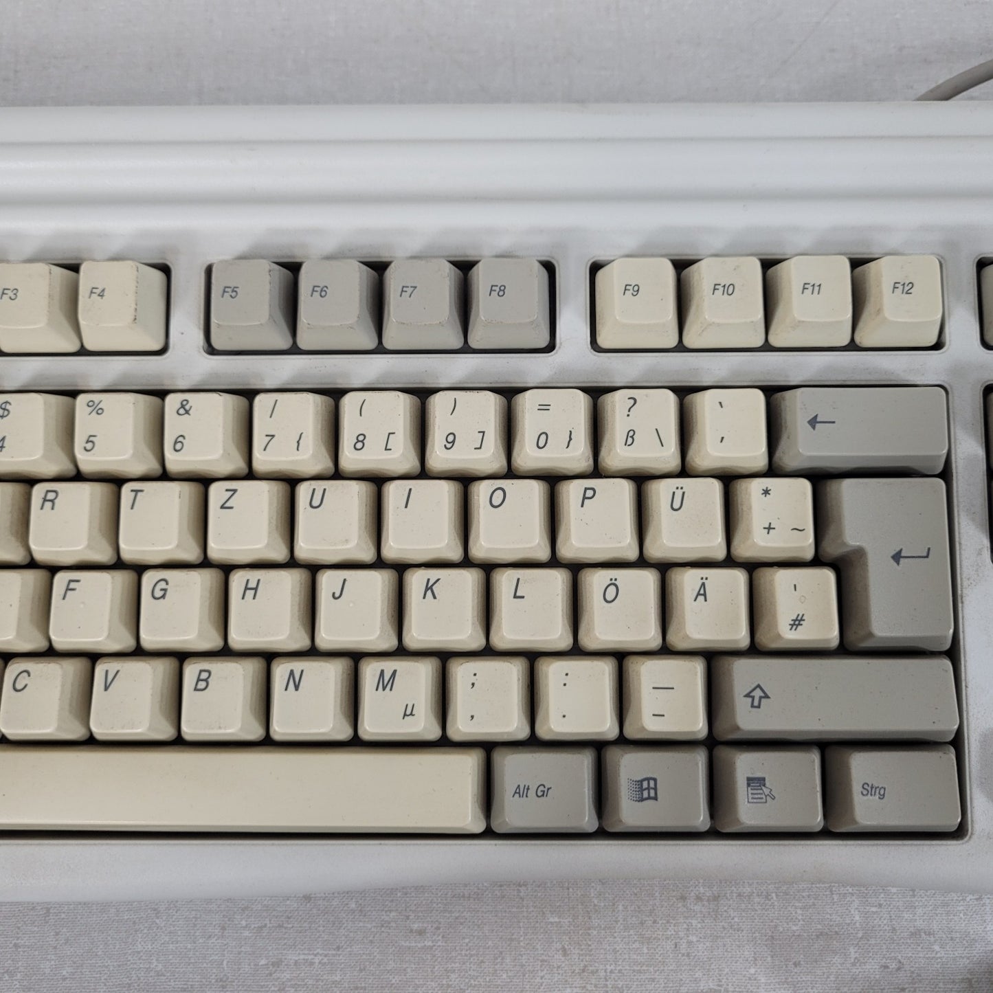 Vintage Mitsumi Peacock Mechanical Keyboard KPQ-E99ZC-13 5-pin DIN Connector