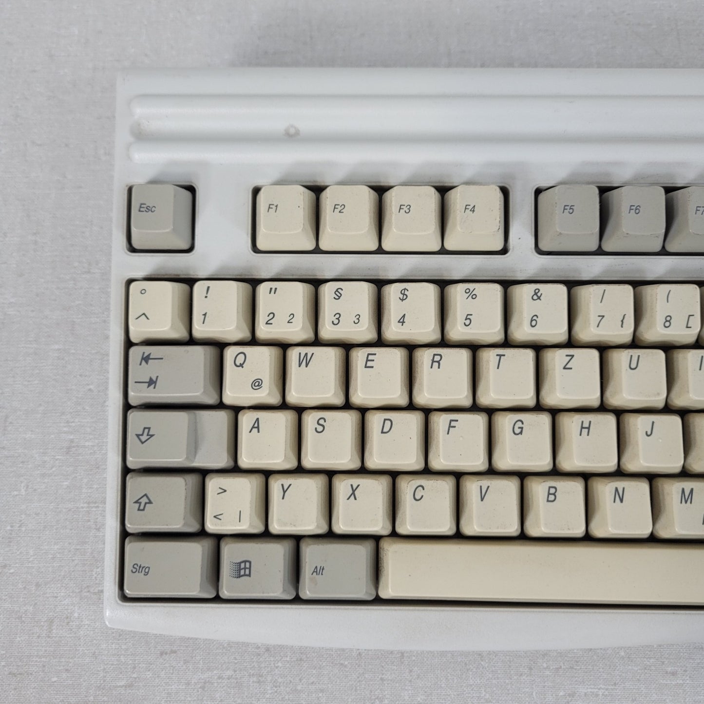 Vintage Mitsumi Peacock Mechanical Keyboard KPQ-E99ZC-13 5-pin DIN Connector