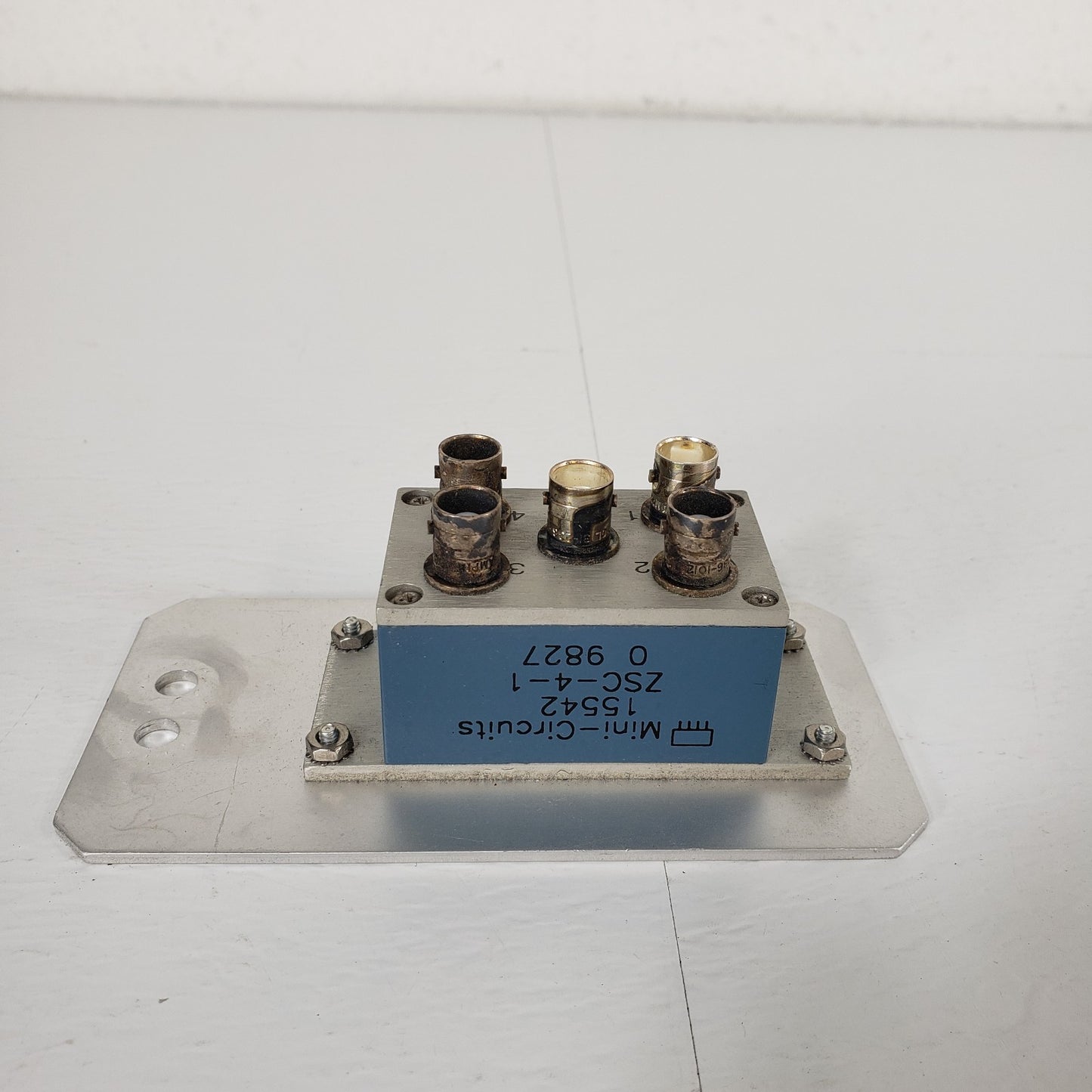 Mini-Circuits 15542 ZSC-4-1 0 9827 4 Way Splitter Metal Mounting Plate