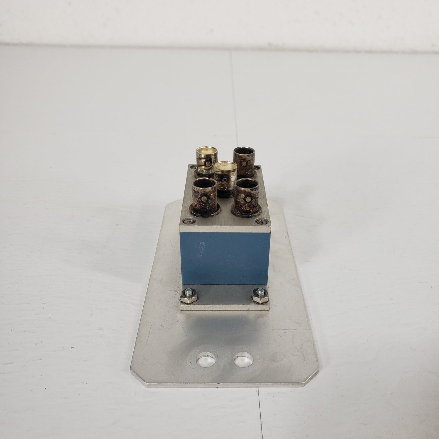 Mini-Circuits 15542 ZSC-4-1 0 9827 4 Way Splitter Metal Mounting Plate