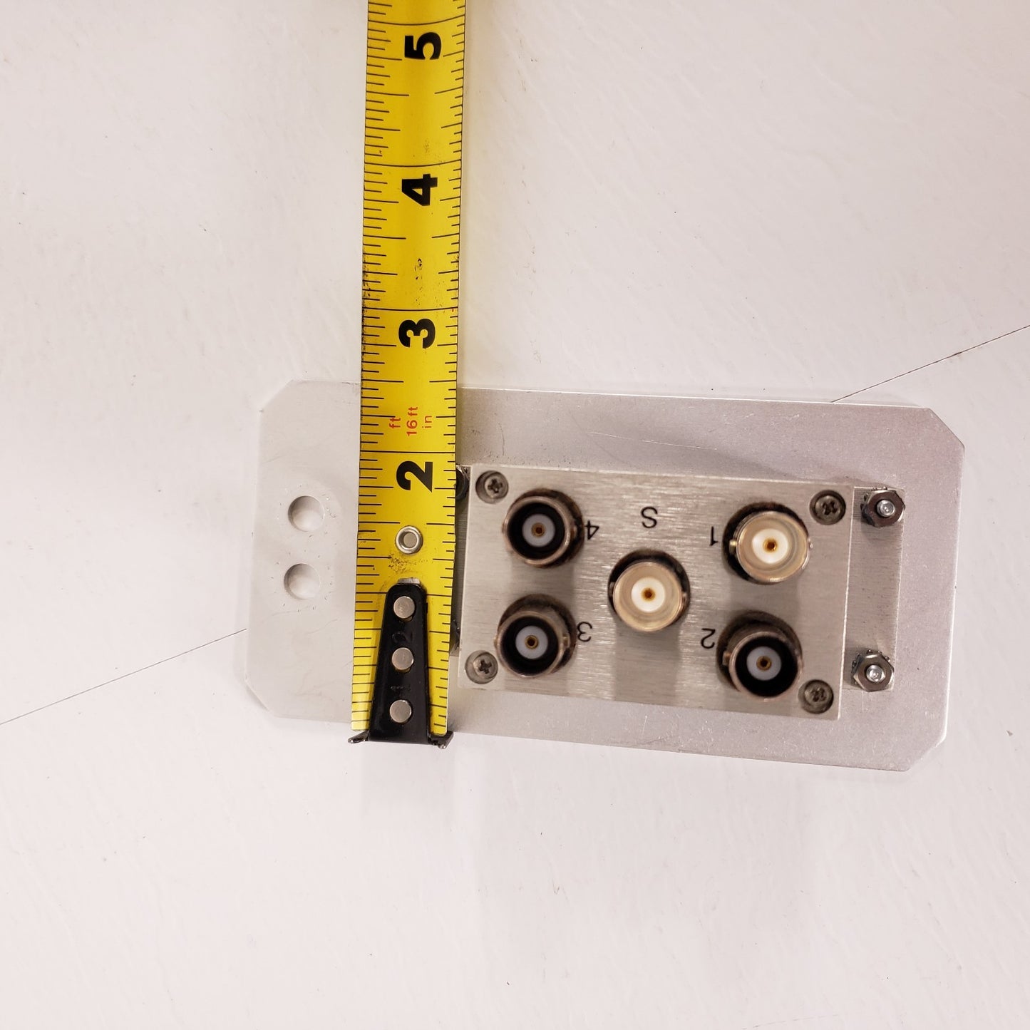 Mini-Circuits 15542 ZSC-4-1 0 9827 4 Way Splitter Metal Mounting Plate