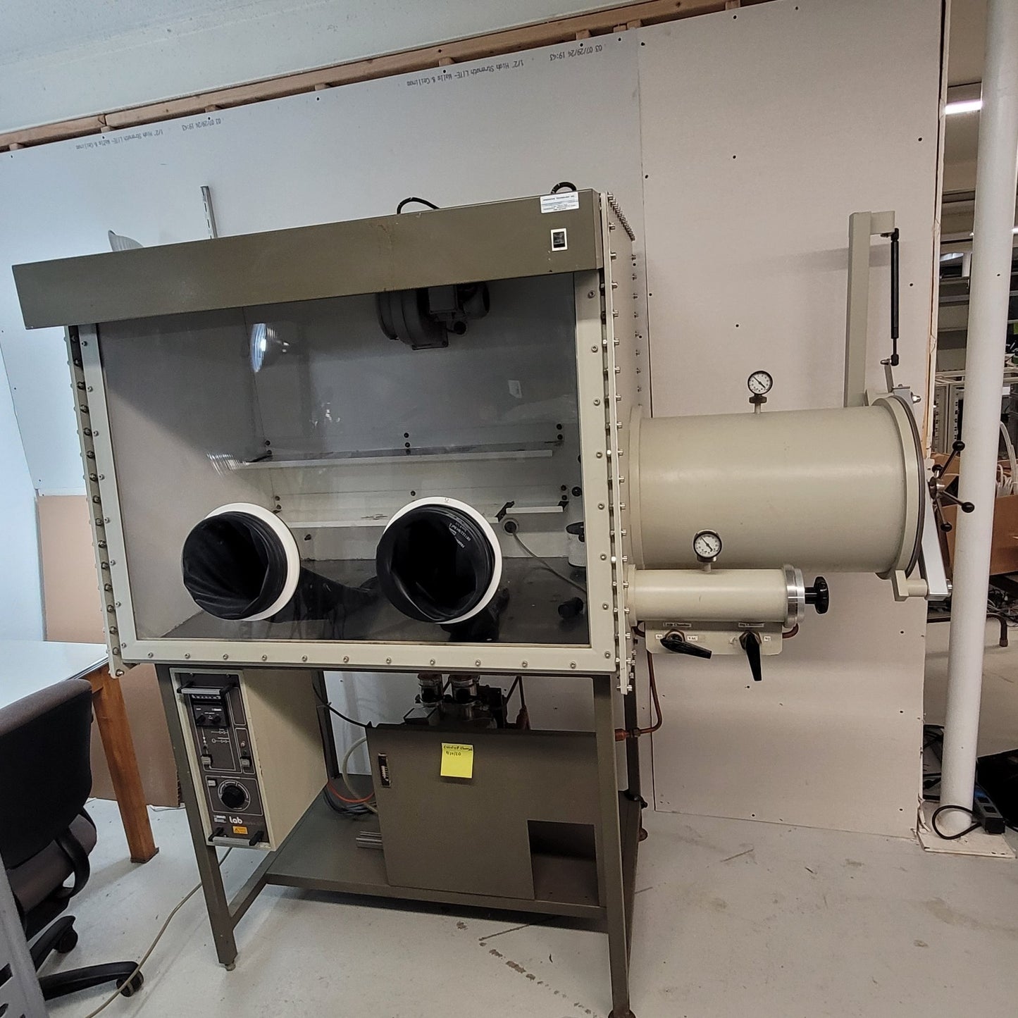 MBRAUN IT Labmaster 100 LM Laboratory Inert Gas Air-Free Glovebox Workstation