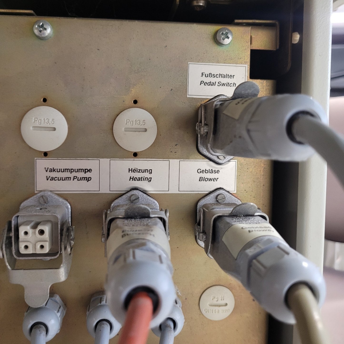 MBRAUN IT Labmaster 100 LM Laboratory Inert Gas Air-Free Glovebox Workstation