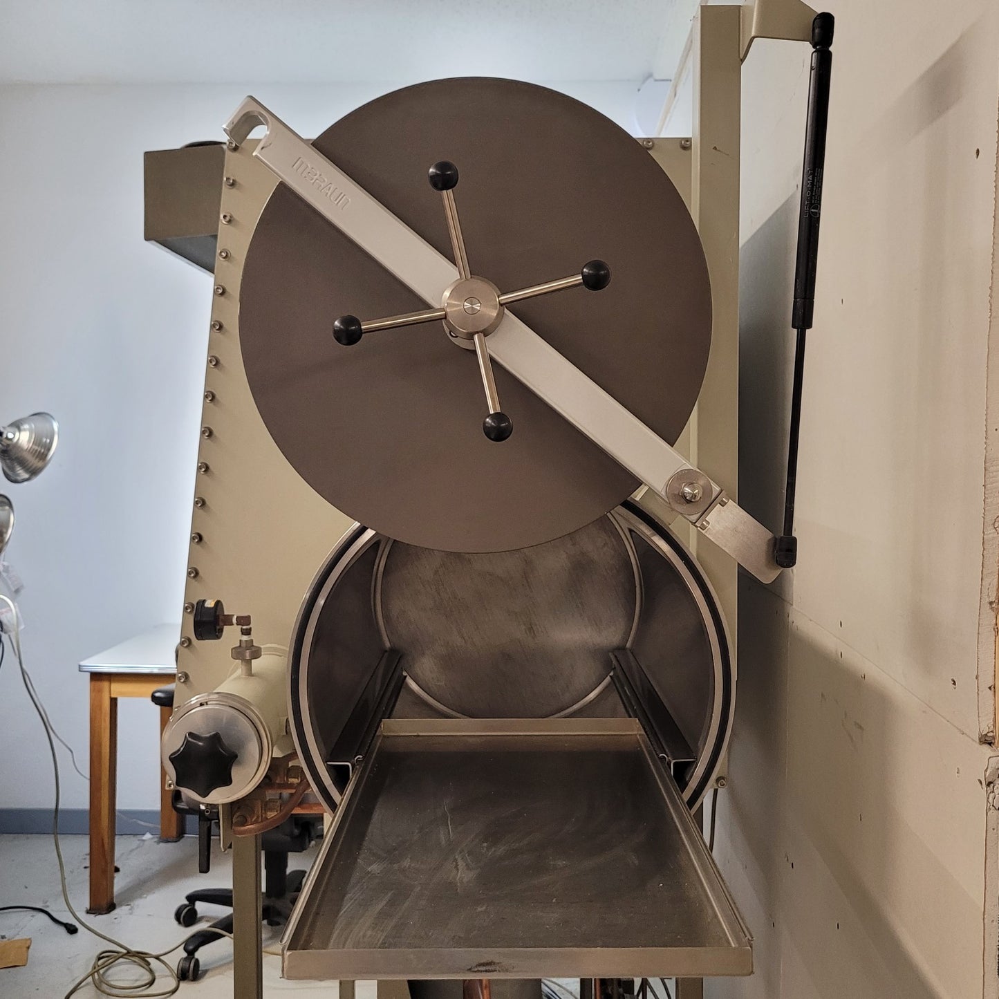 MBRAUN IT Labmaster 100 LM Laboratory Inert Gas Air-Free Glovebox Workstation