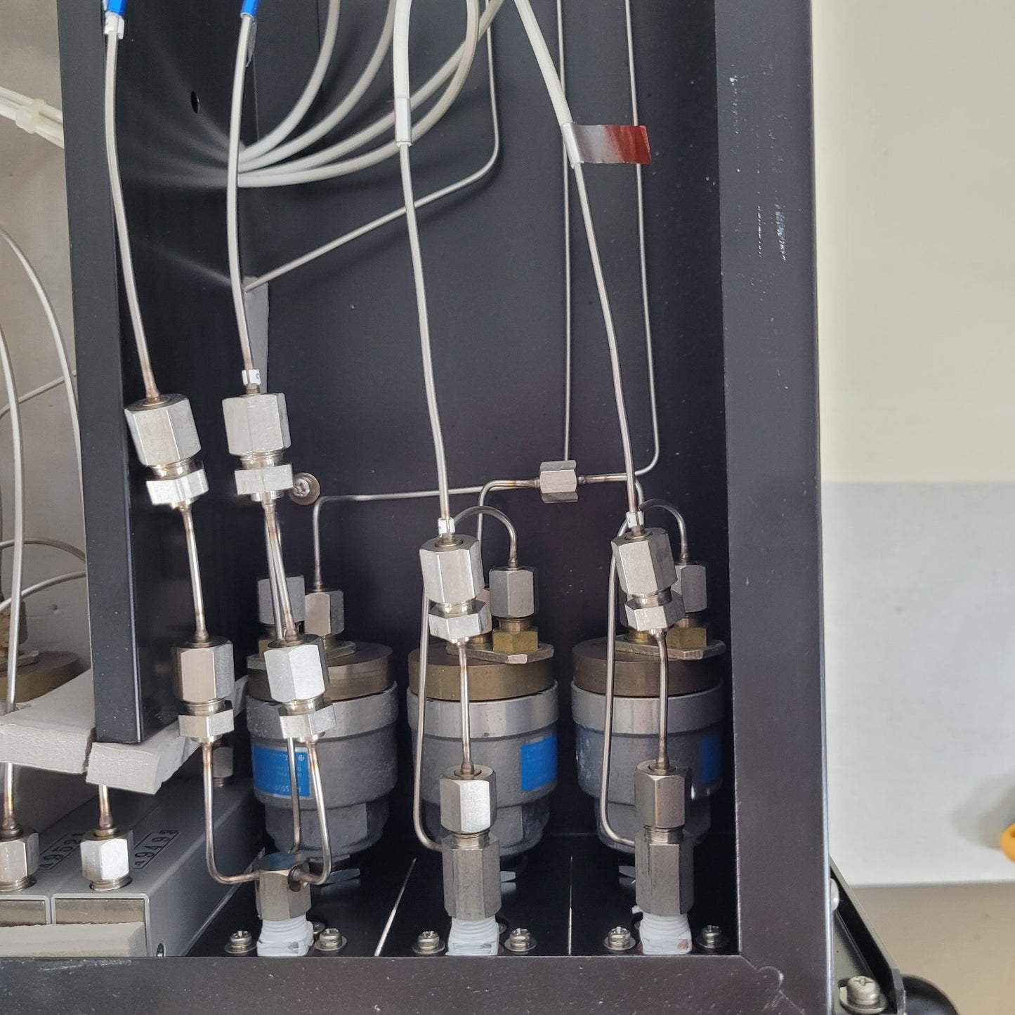 *What Parts Do You Want?* Shimadzu GC-15A Gas Chromatograph SPL-G9 AOC-9