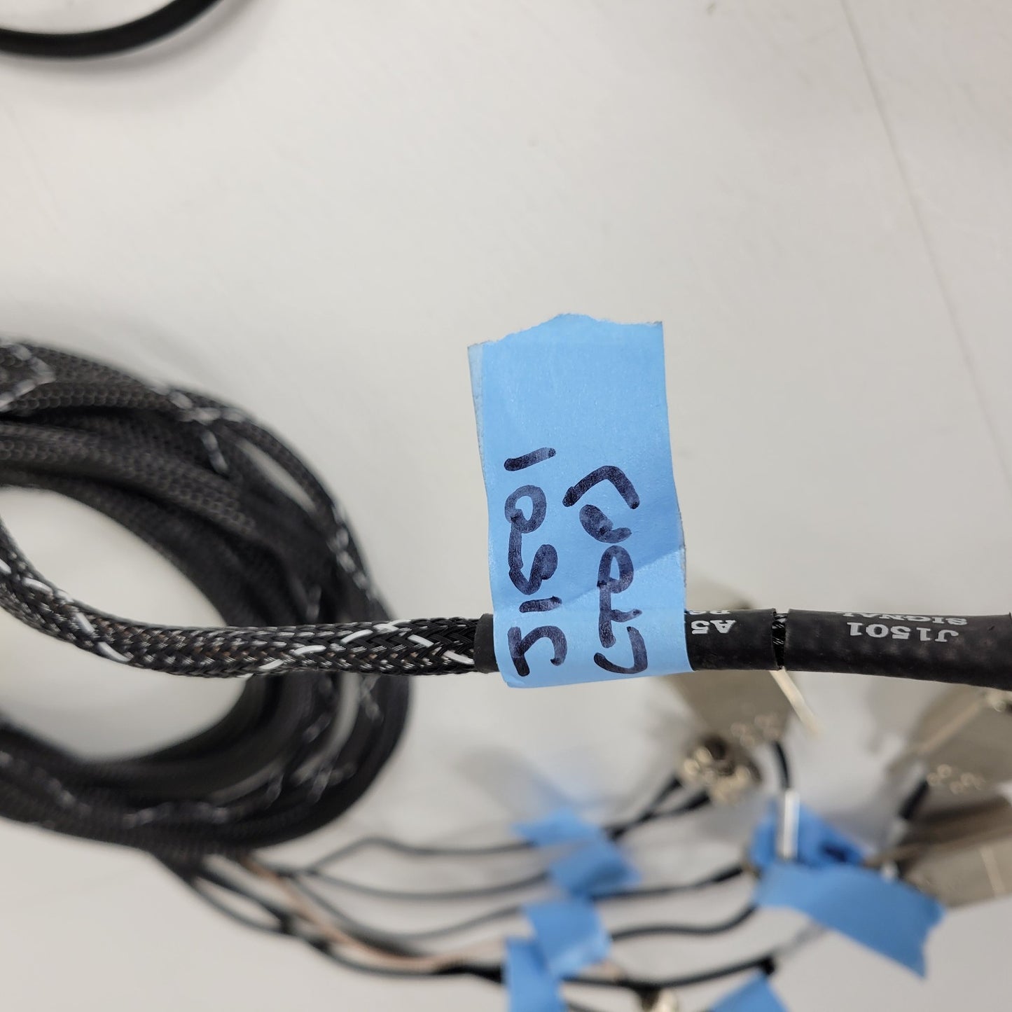 Bruker Microflex LT/SH Mass Spectrometer Cables To Connect To Control Computer
