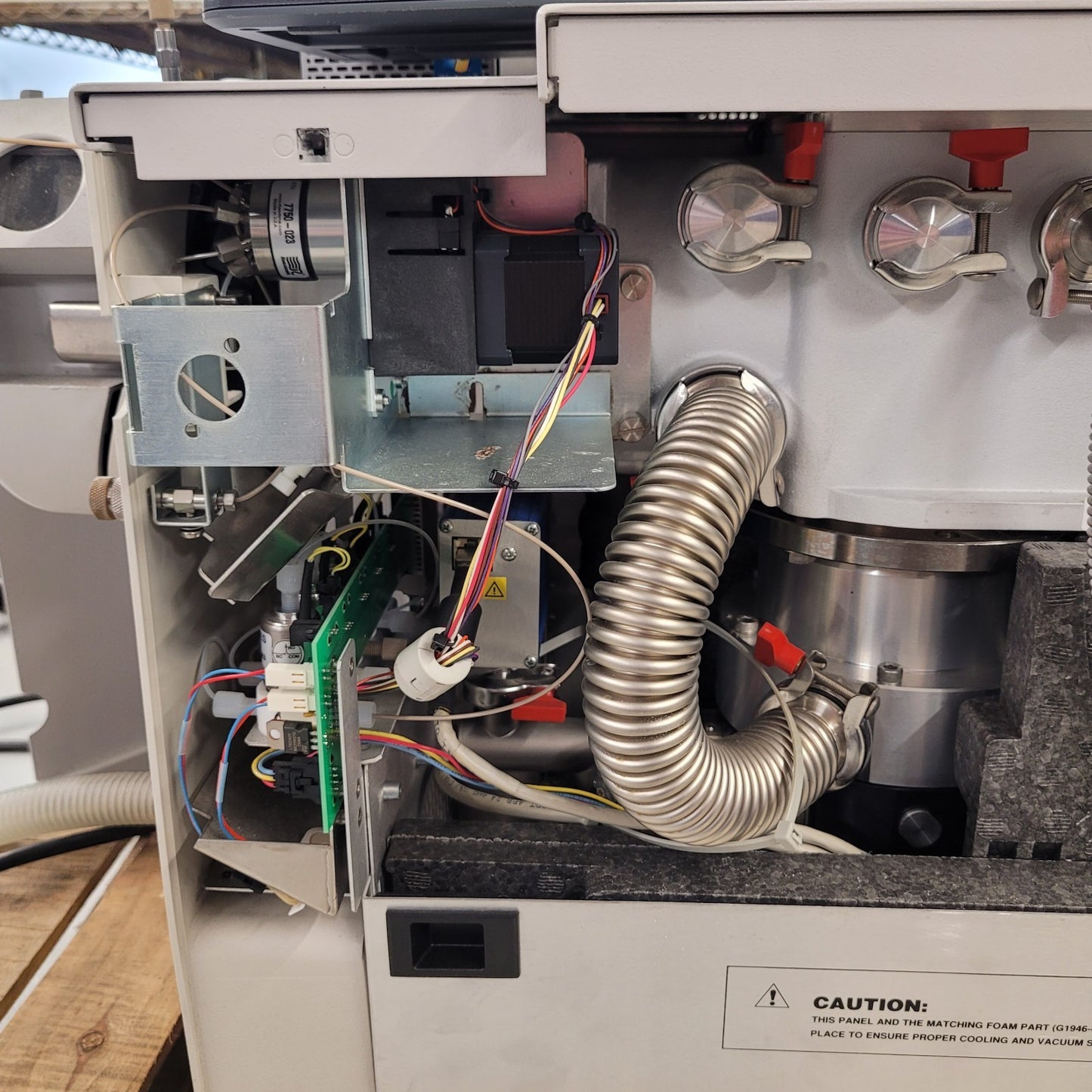 Agilent G1946D 1100 LC/MSD Benchtop Quadrupole Mass Spectrometer w/ PC