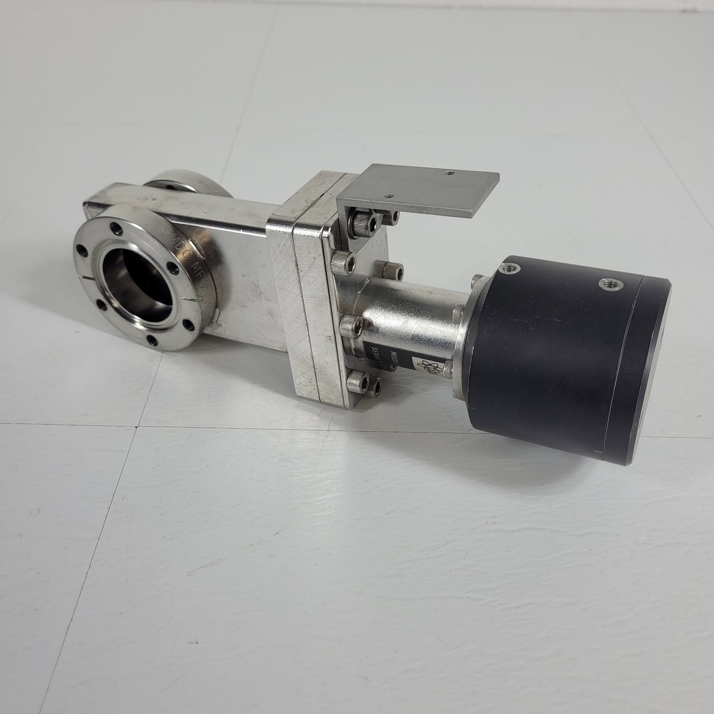 MDC GV-1500V-P Pneumatic Gate Valve DN35CF 2.75" CF Conflat UHV High Vacuum