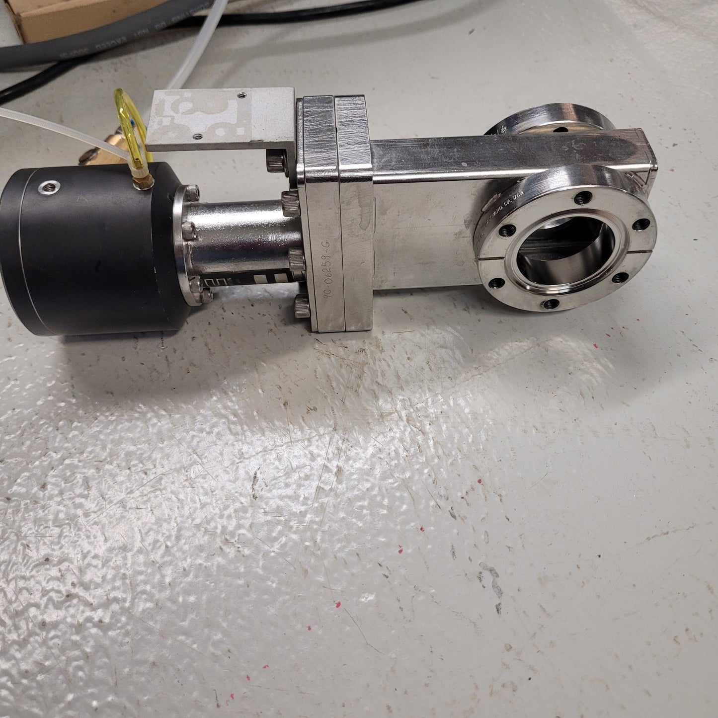 MDC GV-1500V-P Pneumatic Gate Valve DN35CF 2.75" CF Conflat UHV High Vacuum