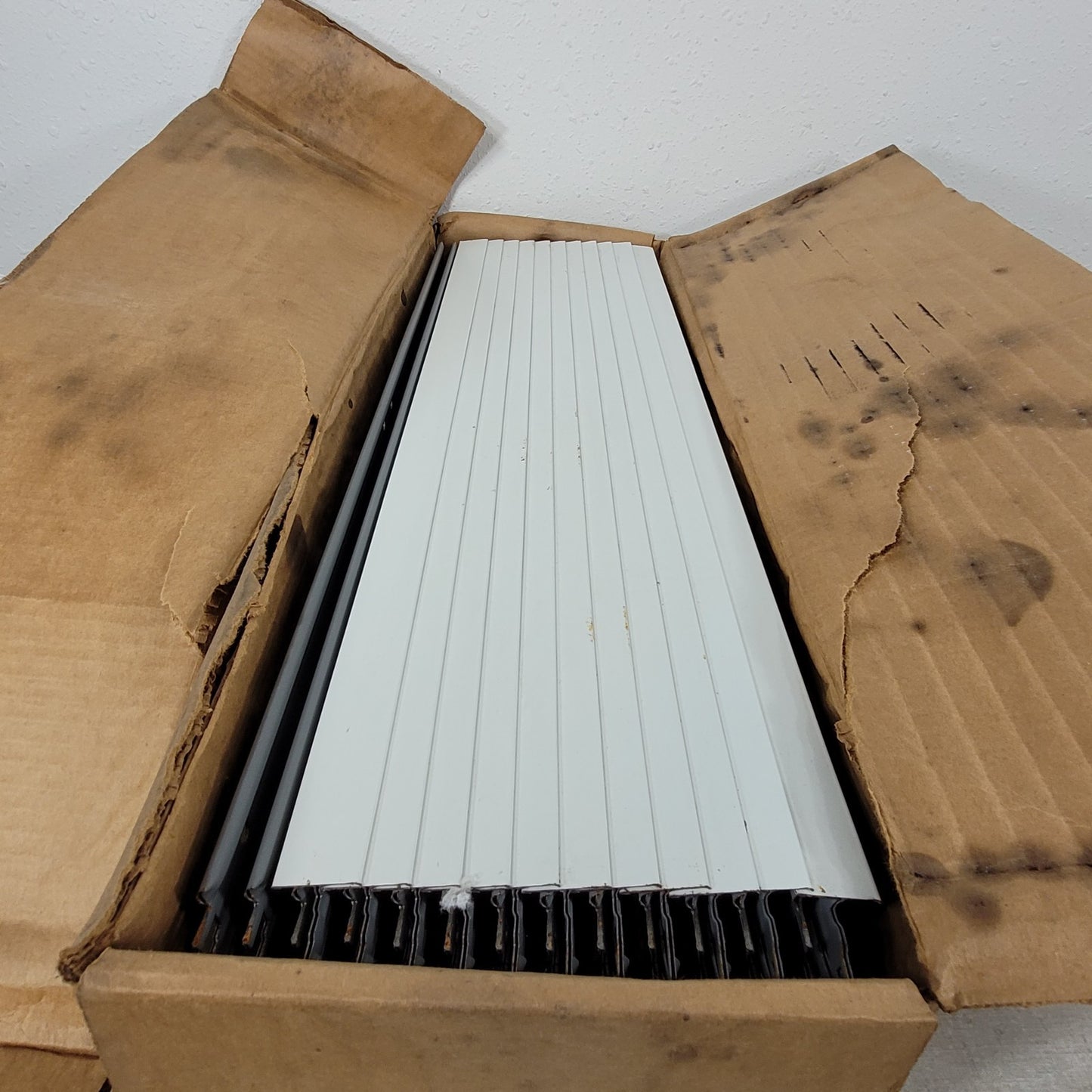 Conwed White 2' Drop Ceiling Cross Tee FR702 Securitee Box Of 50 Piece Steel