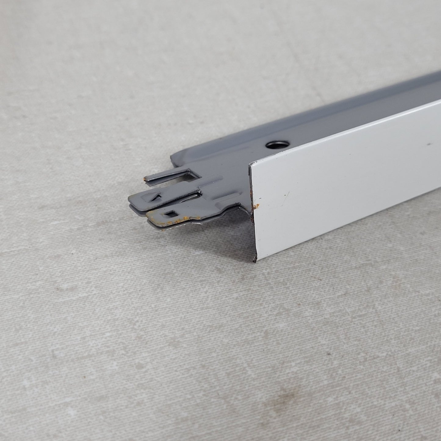 Conwed White 2' Drop Ceiling Cross Tee FR702 Securitee Box Of 50 Piece Steel