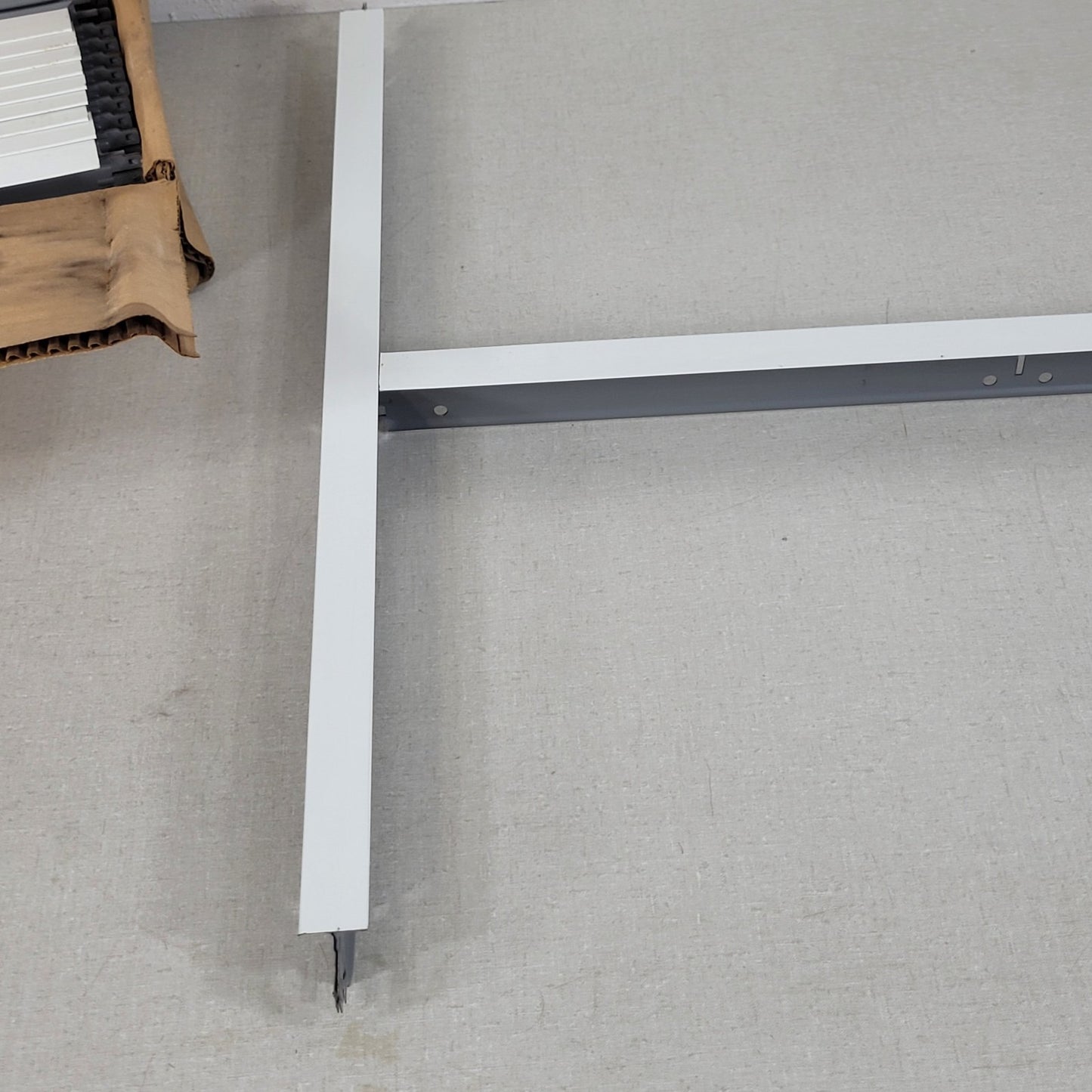 Conwed White 2' Drop Ceiling Cross Tee FR702 Securitee Box Of 50 Piece Steel