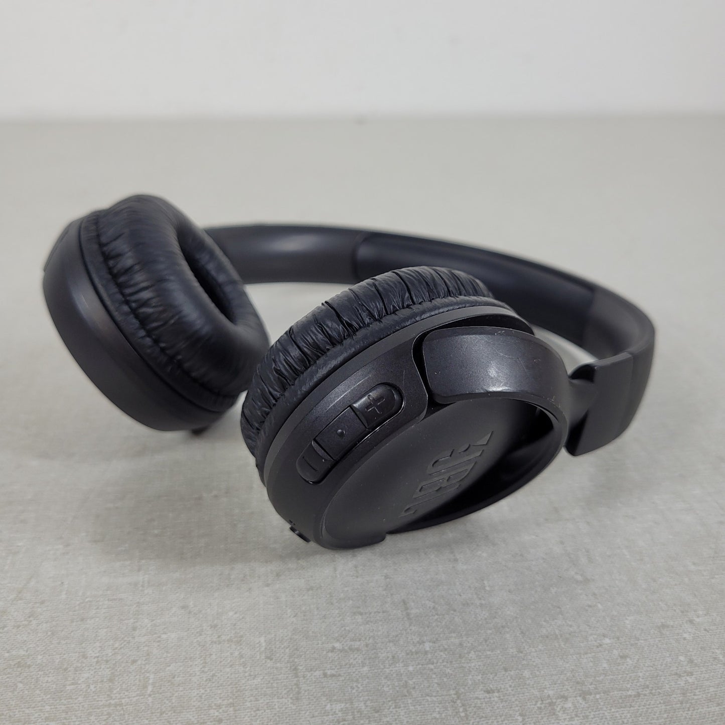 JBL Tune 500BT Over-Ear Wireless Headphones Bluetooth Rechargeable USB Micro-B