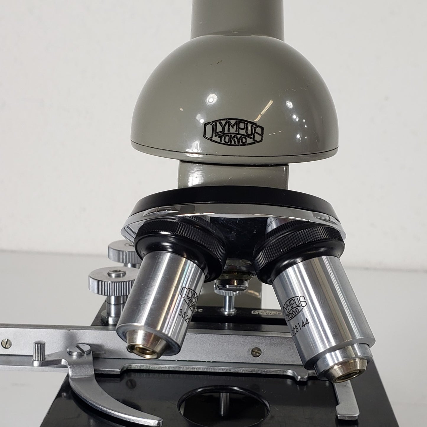 Tested Vintage Olympus Tokyo Monocular Upright Microscope w/ 10X 40X Objectives