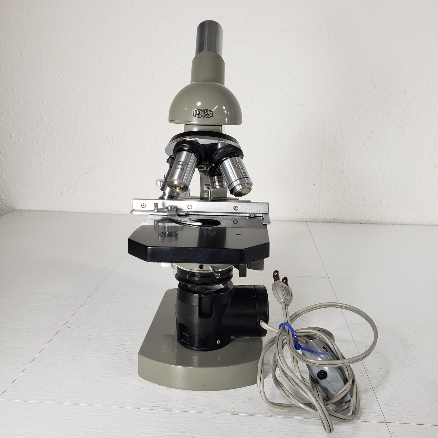 Tested Vintage Olympus Tokyo Monocular Microscope With Illuminator & Objectives
