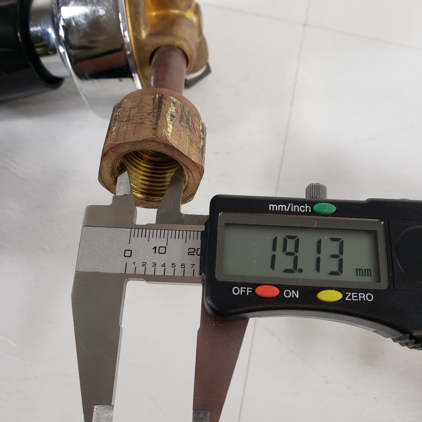 Matheson 1L-320 Analog Dual Gauge Gas Pressure Regulator 3k Psi 20k kPa HVAC