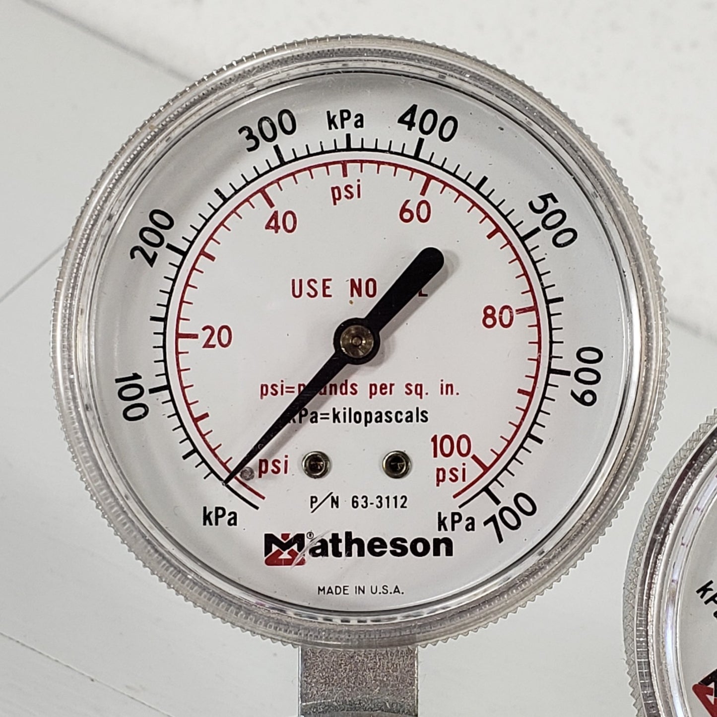 Matheson 1L-320 Analog Dual Gauge Gas Pressure Regulator 3k Psi 20k kPa HVAC