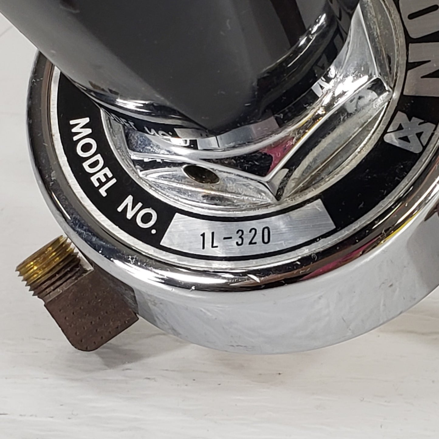 Matheson 1L-320 Analog Dual Gauge Gas Pressure Regulator 3k Psi 20k kPa HVAC