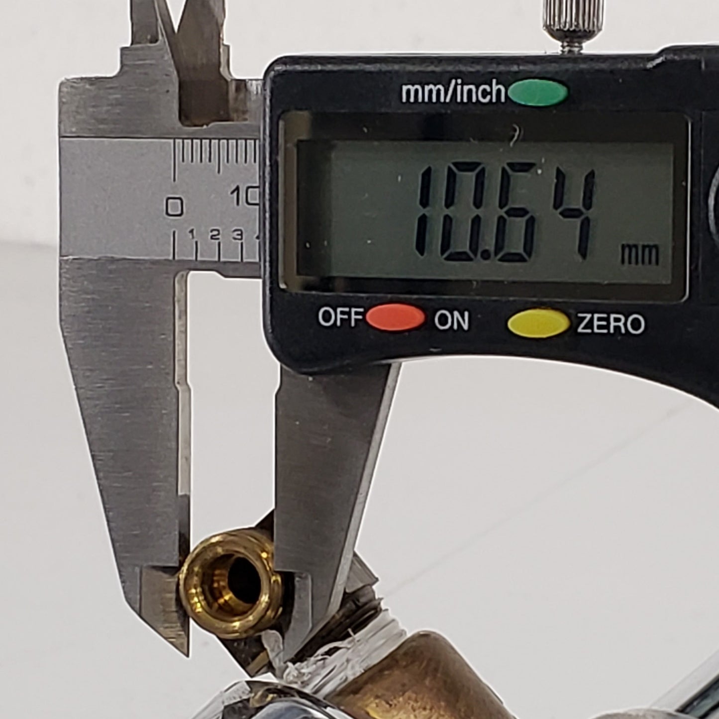 Matheson 1L-320 Analog Dual Gauge Gas Pressure Regulator 3k Psi 20k kPa HVAC