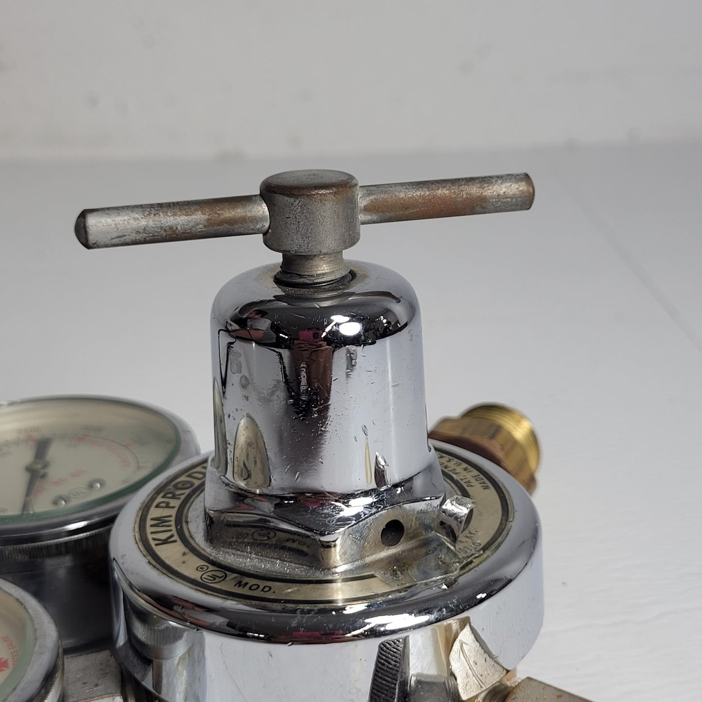 Kim Products 40310 Gas Regulator Pneumatic Dual Pressure Gauge Psi 4k CGA580