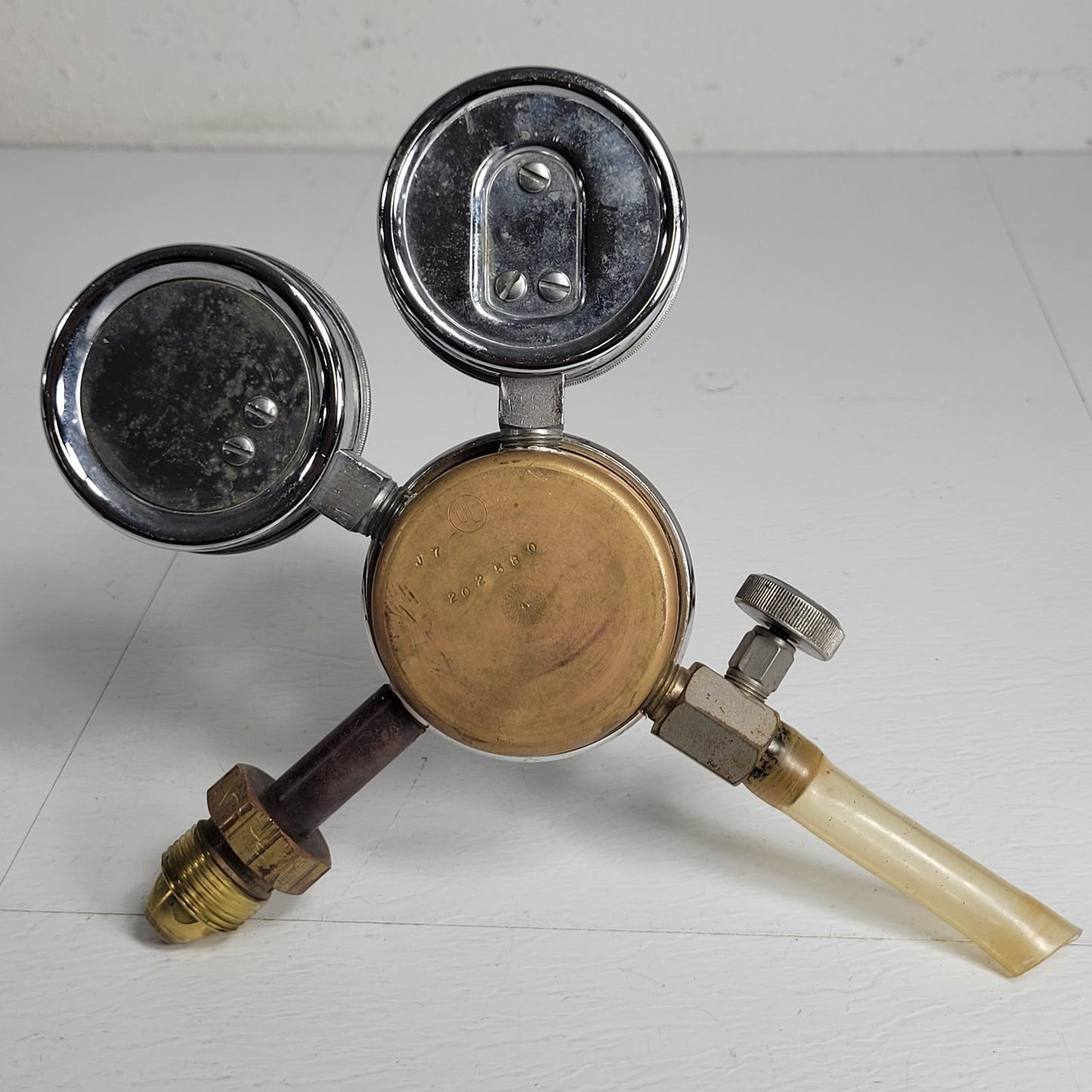 Kim Products 40310 Gas Regulator Pneumatic Dual Pressure Gauge Psi 4k CGA580