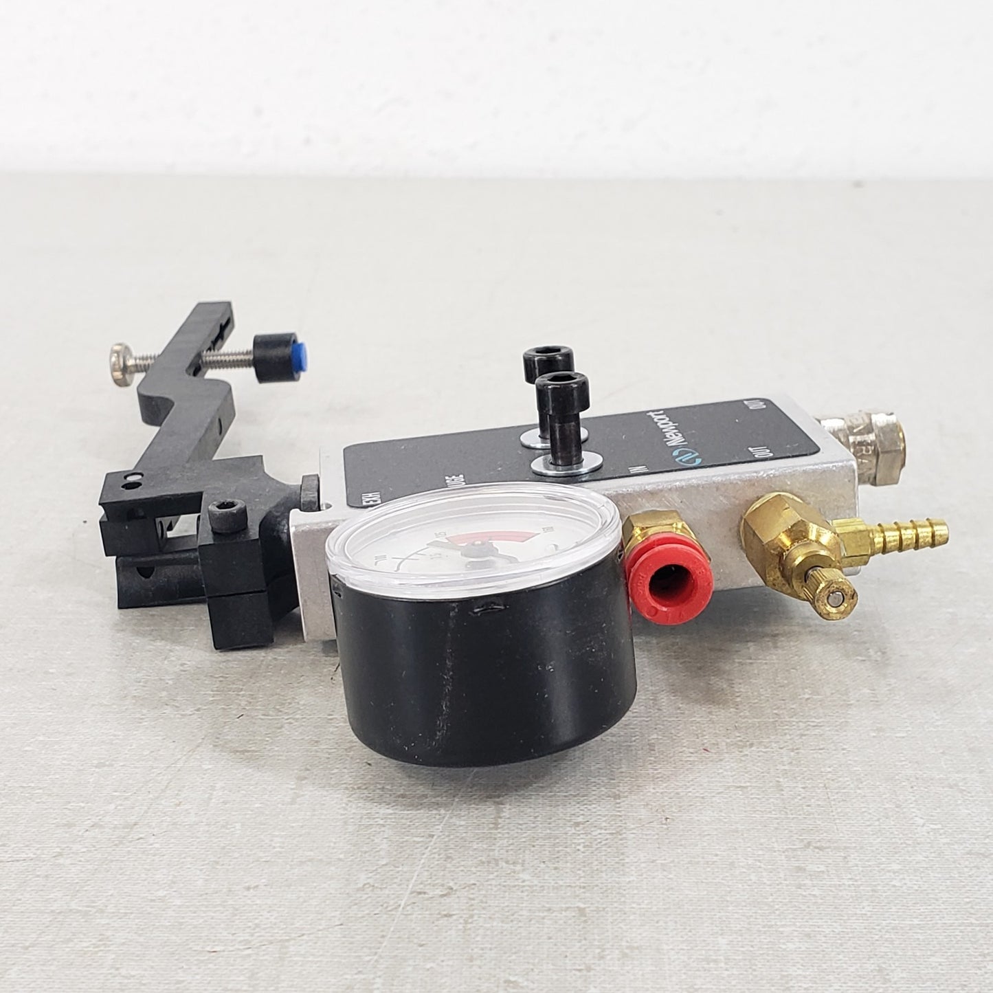 Newport IPV-S1 Leveling Valve Pressure Gauge 1/4" Air In 1/8" Air Out