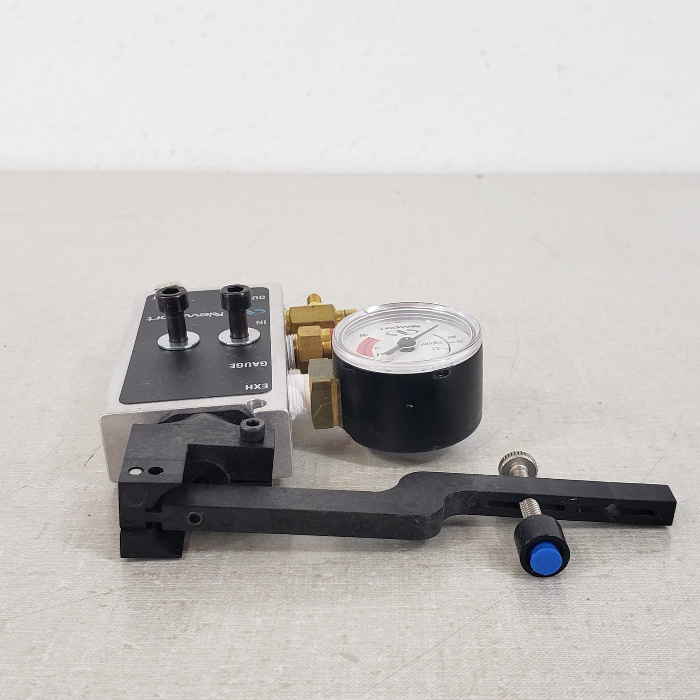 Newport IPV-S1 Leveling Valve Pressure Gauge 1/4" Air In 1/8" Air Out