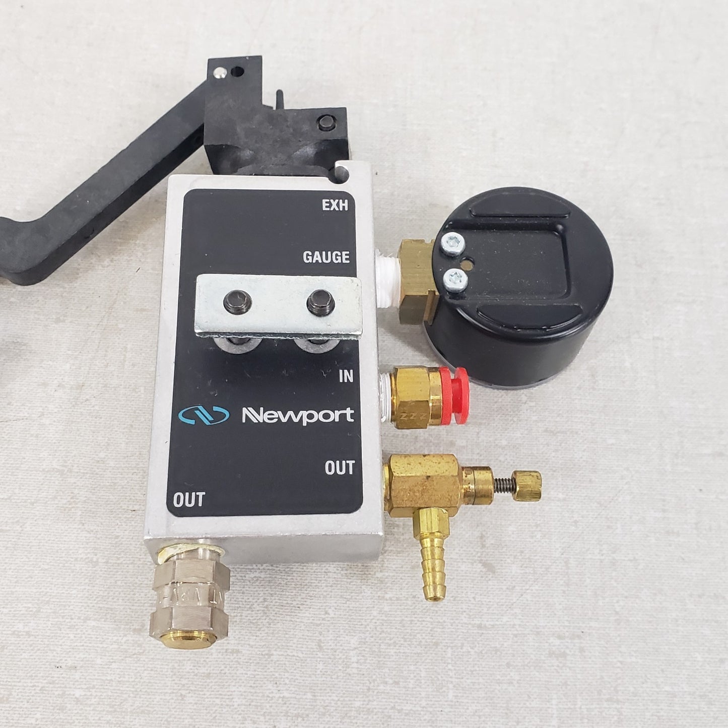 Newport IPV-S1 Leveling Valve Pressure Gauge 1/4" Air In 1/8" Air Out