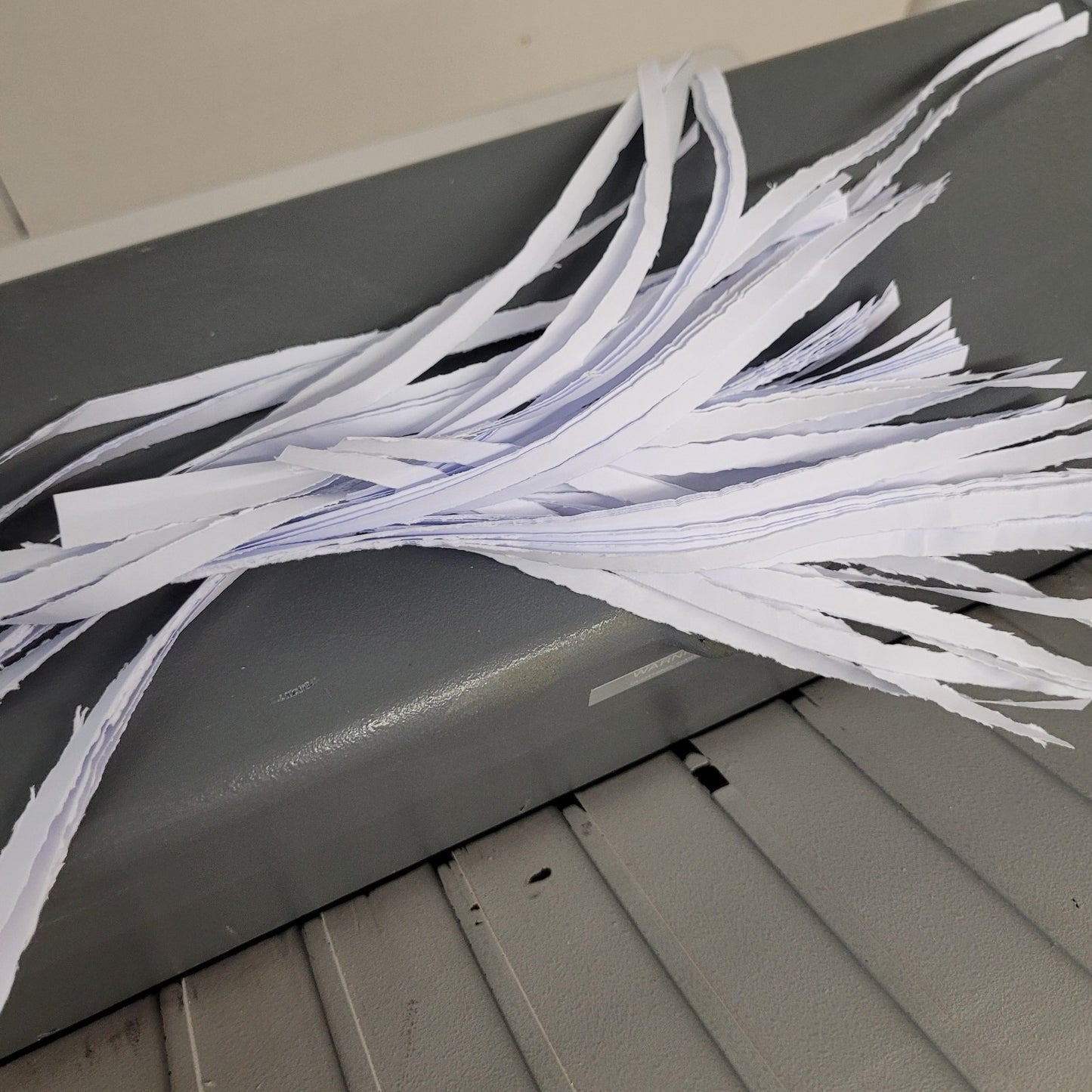 TESTED Cummins 195-9004-00 Strip Cut Paper Pro-Grade Commercial Shredder 195-04