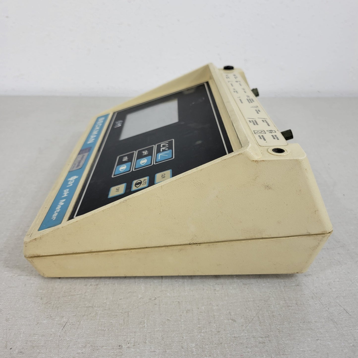 Beckman PHI 31 Precision Digital Display pH Meter Battery Powered 9V DC
