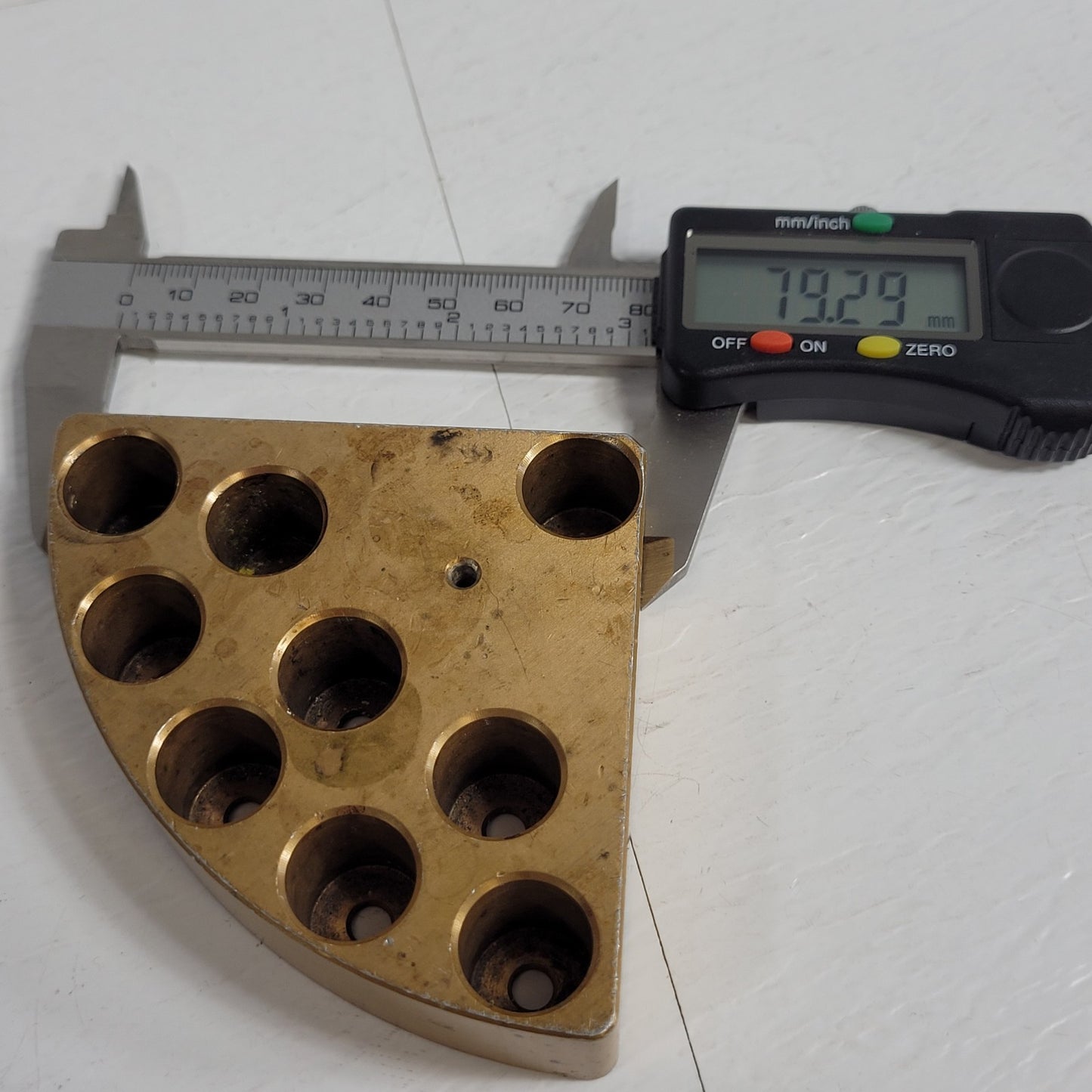 9-Place Pie Block for 1 Dram (4ml) Vial 15mm x 45mm Anodized Gold CG-1991-P-13