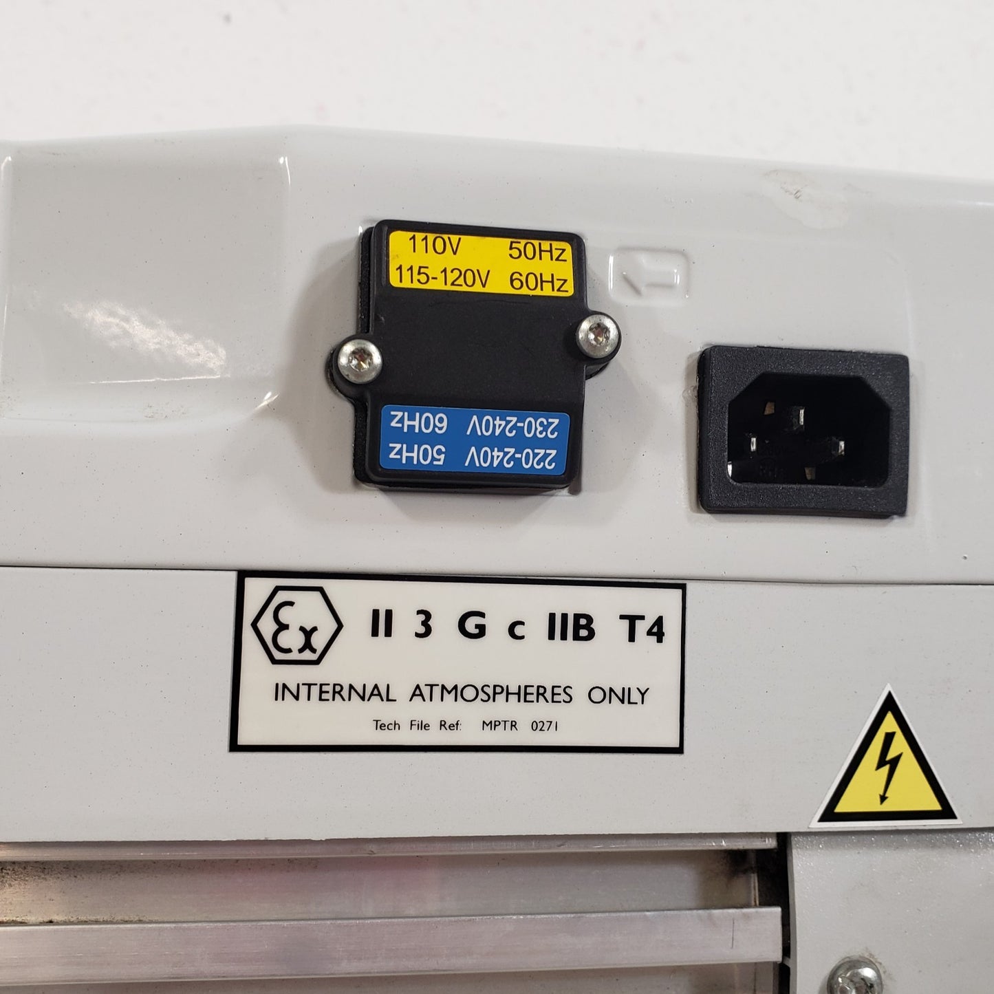 *TESTED to 6 mTorr* EDWARDS RV5 A653-01-906 Rotary Vane Vacuum Pump KF25 NW25