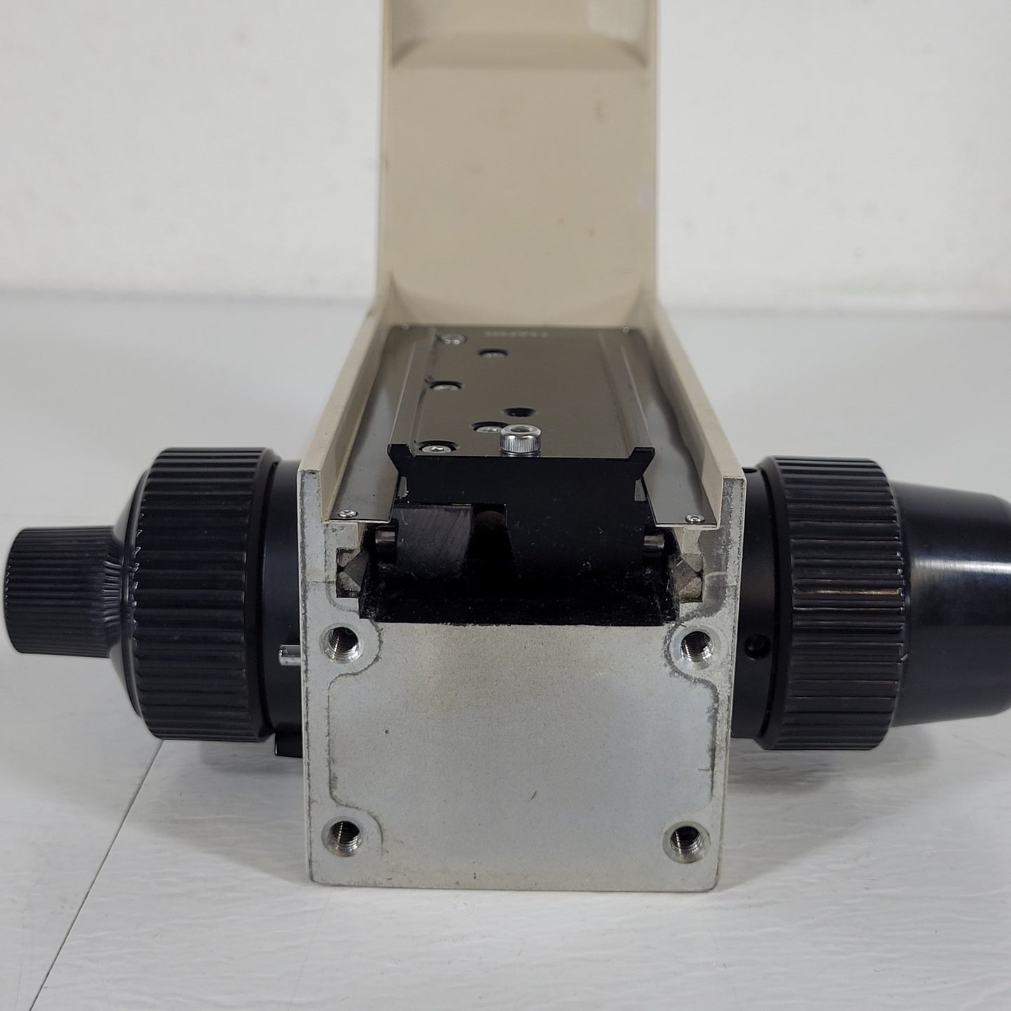 Olympus BH-2 BHTU Microscope Frame Arm w/ Course & Fine Adjustment Knobs 237577