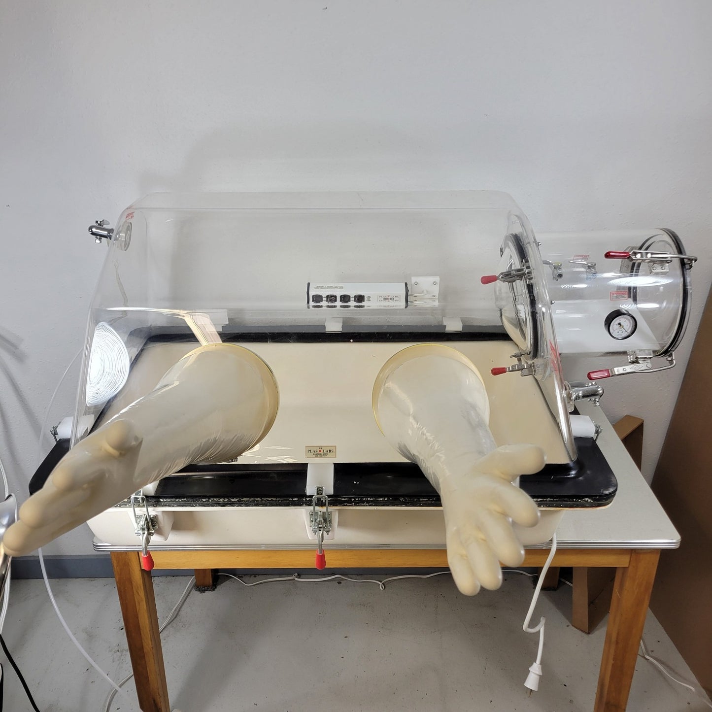 Tested Plas Labs Fisher 818GB Inert Gas Glovebox Positive Pressure and Vacuum