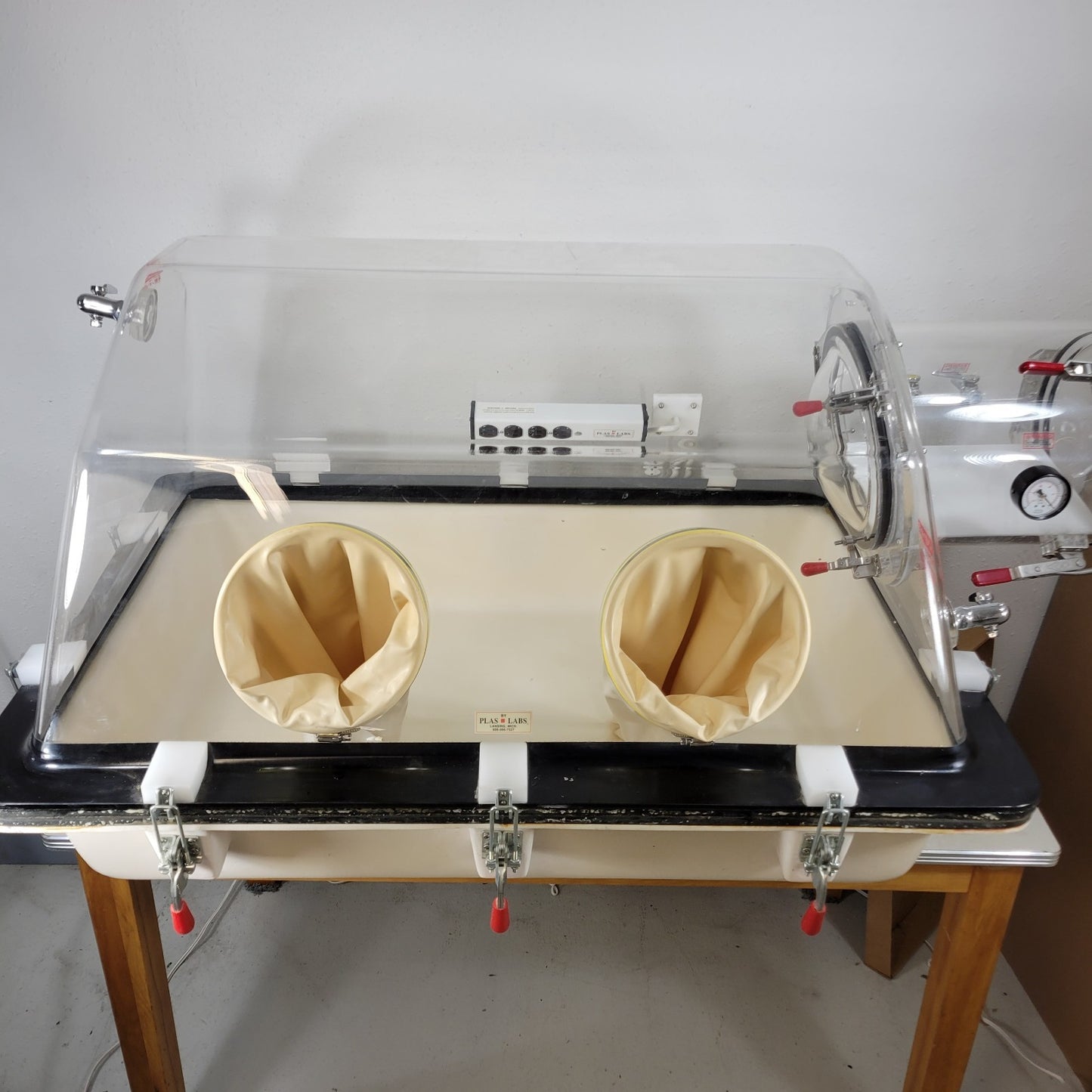 Tested Plas Labs Fisher 818GB Inert Gas Glovebox Positive Pressure and Vacuum