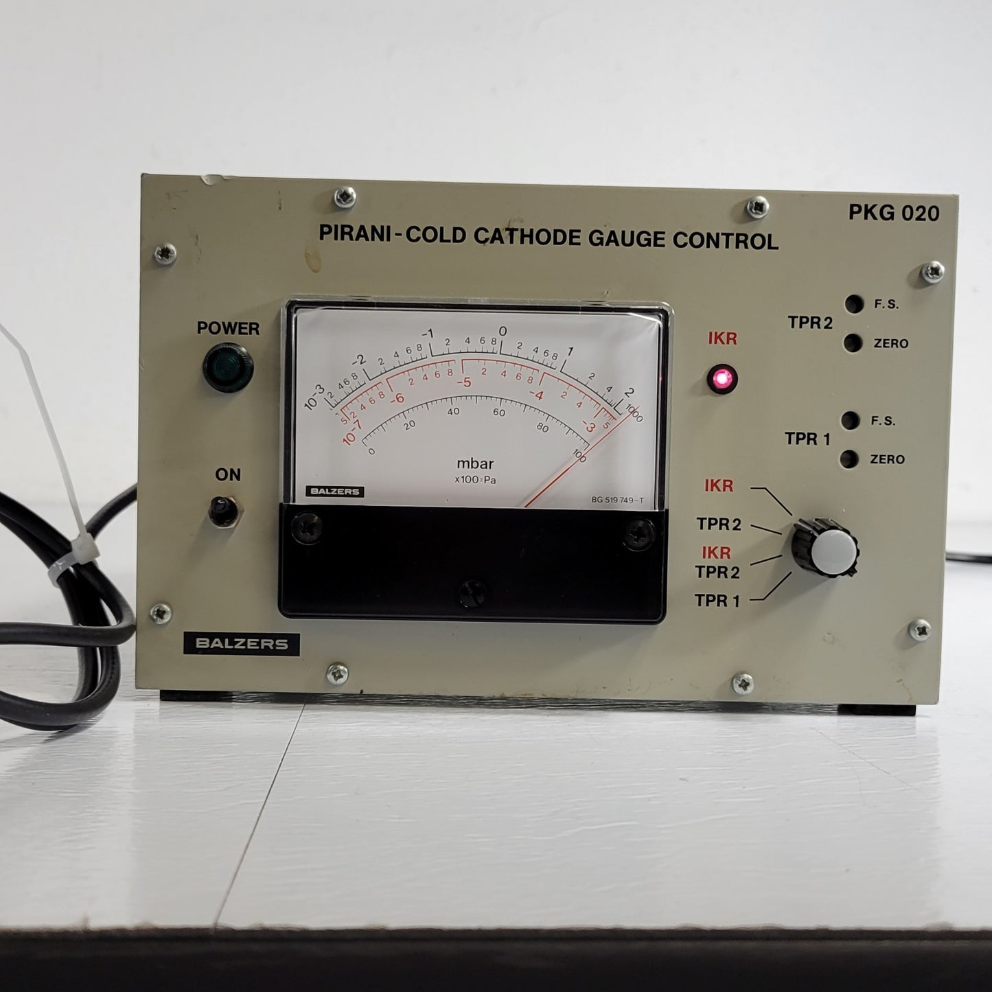 Balzers PKG 020 Pirani-Cold Cathode Vacuum Controller Balzers w/ IKR 020 Gauge
