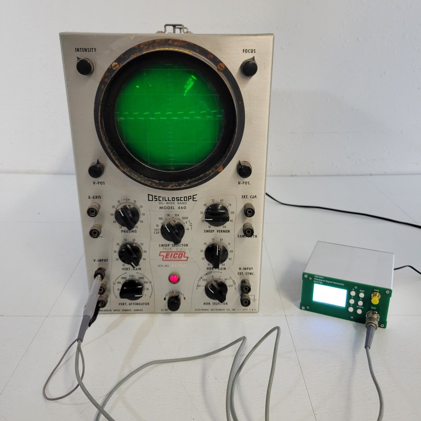TESTED Vintage EICO Oscilloscope 460 DC Wide Band V Input External Sync