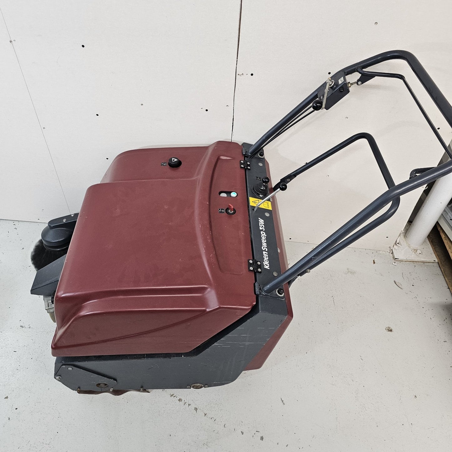 Minuteman Kleen Sweep KS 35W Battery Commercial Walk Behind Floor Sweeper Hall